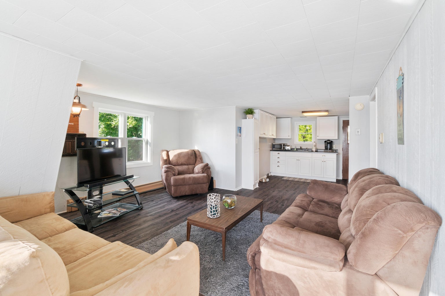 Sturgeon Bay, Wisconsin, 54235, United States, 5 Bedrooms Bedrooms, ,3 BathroomsBathrooms,Residential,For Sale,1923516
