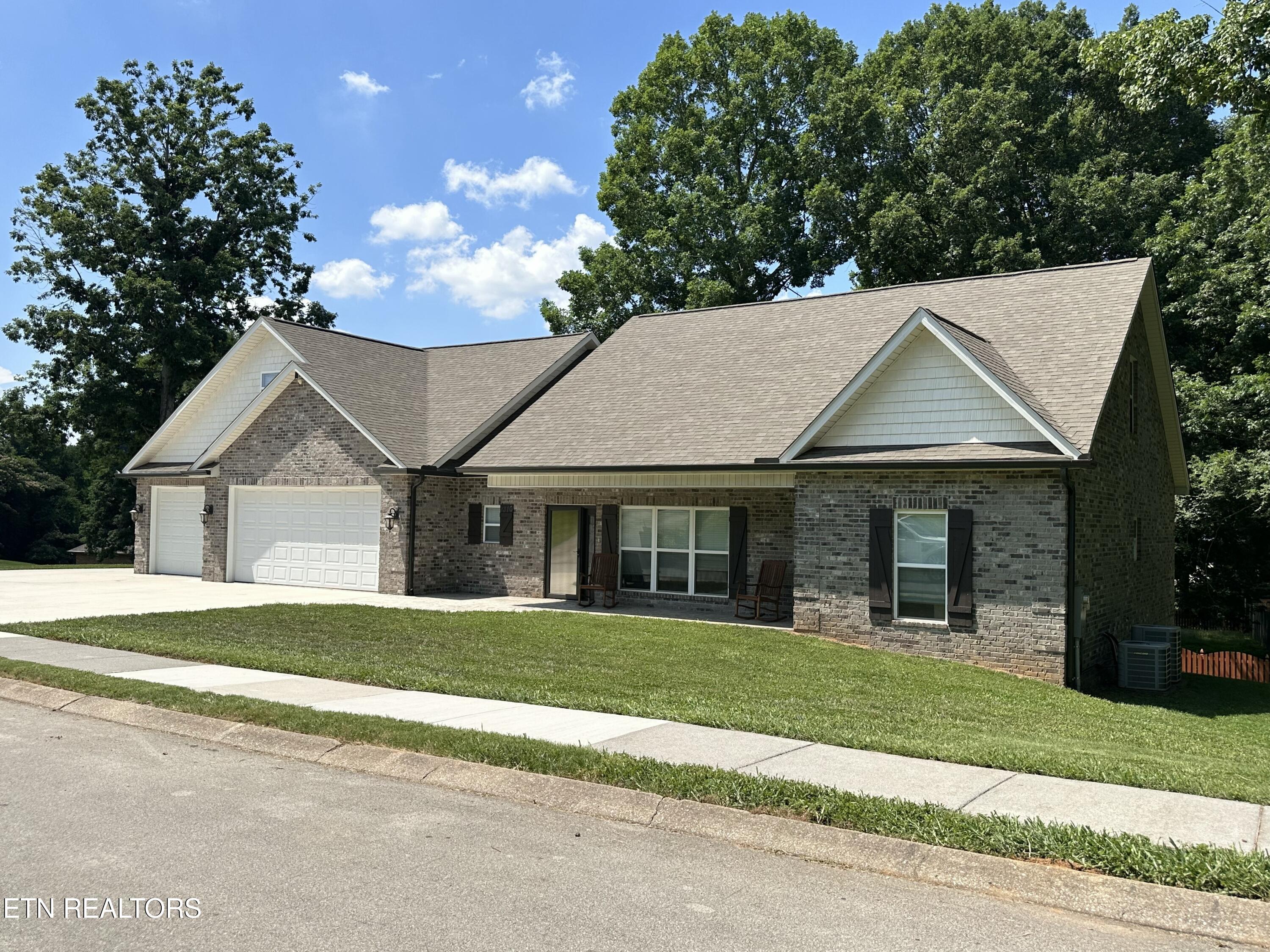 Maryville, Tennessee, 37804, United States, 5 Bedrooms Bedrooms, ,3 BathroomsBathrooms,Residential,For Sale,1927835