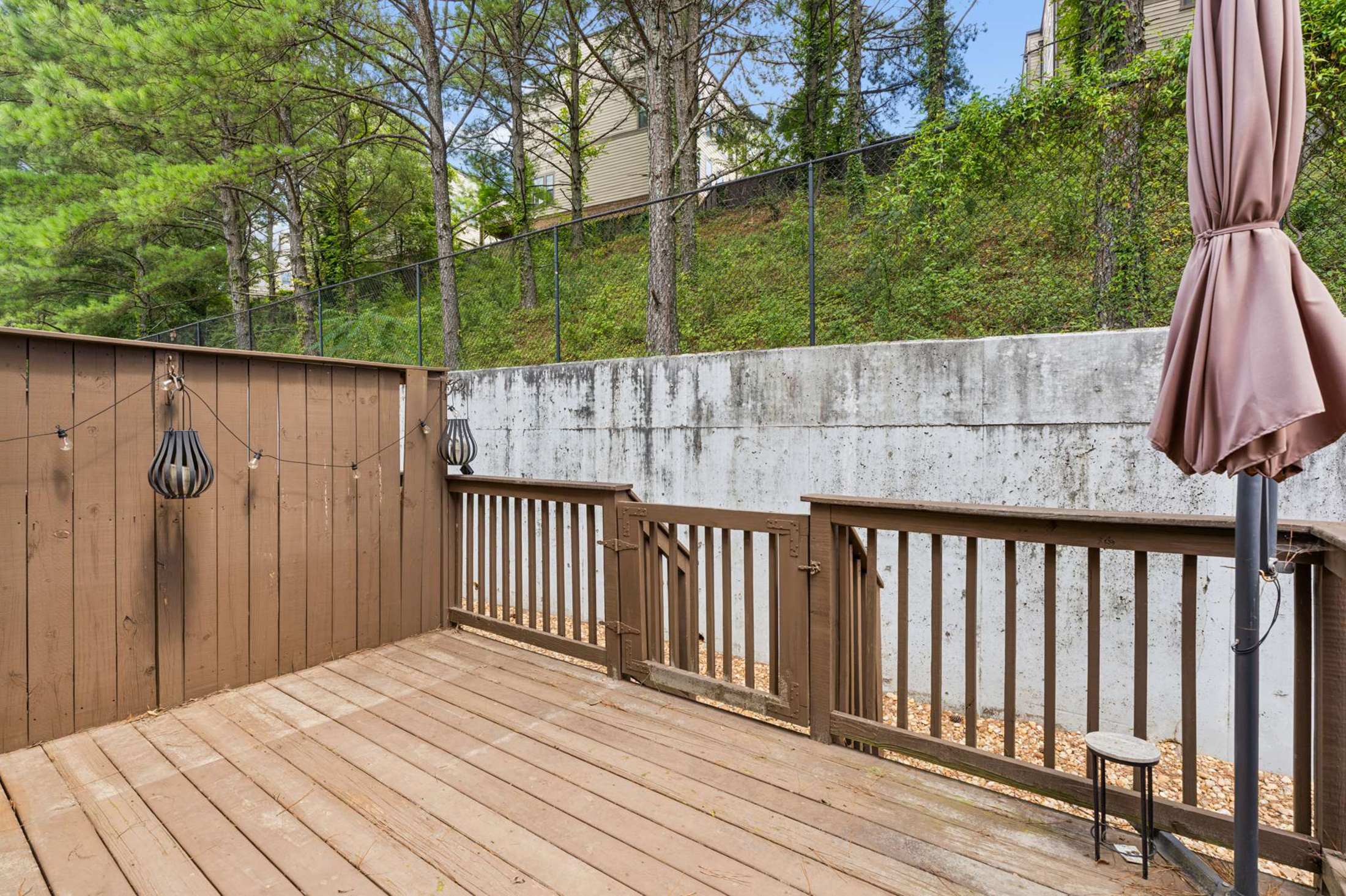  Beautifully Renovated Townhome in the Gated Liberty Park Community - 物件實景