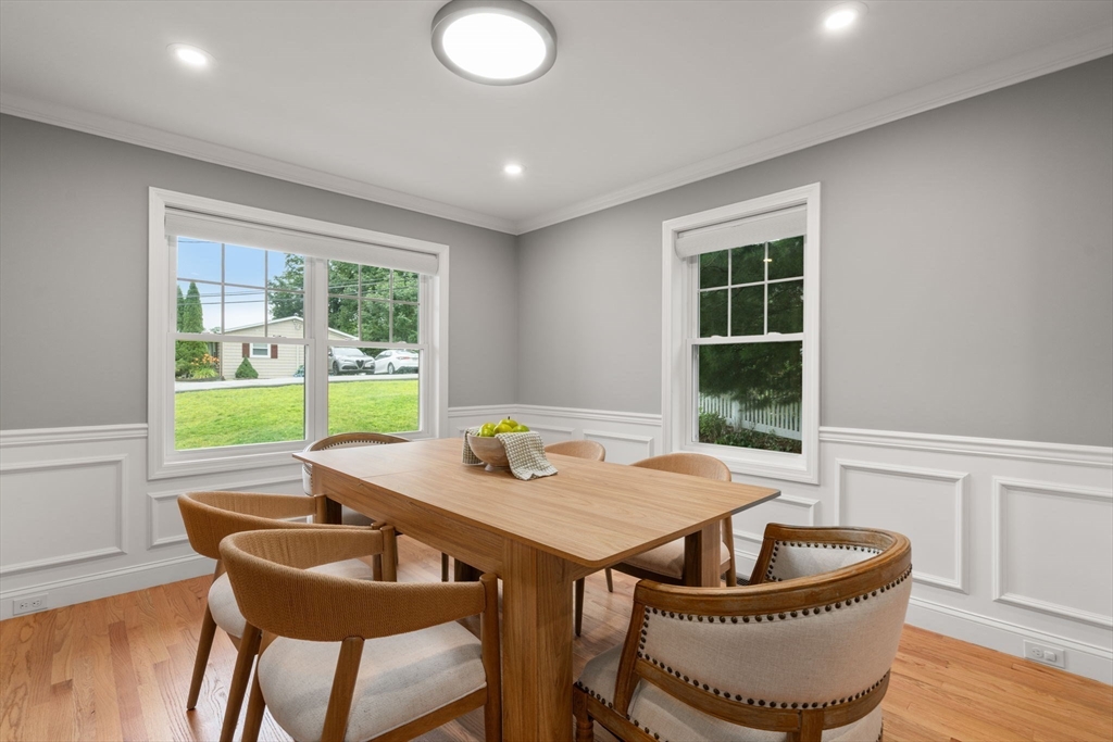 Waltham, Massachusetts, 02453, United States, 4 Bedrooms Bedrooms, ,5 BathroomsBathrooms,Residential,For Sale,1927253