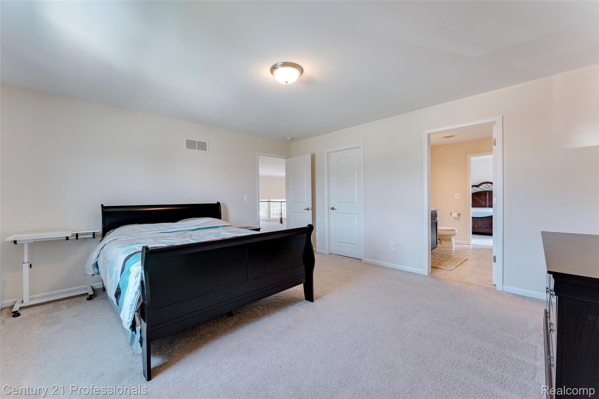 Canton, Michigan, 48187, United States, 5 Bedrooms Bedrooms, ,6 BathroomsBathrooms,Residential,For Sale,1908049