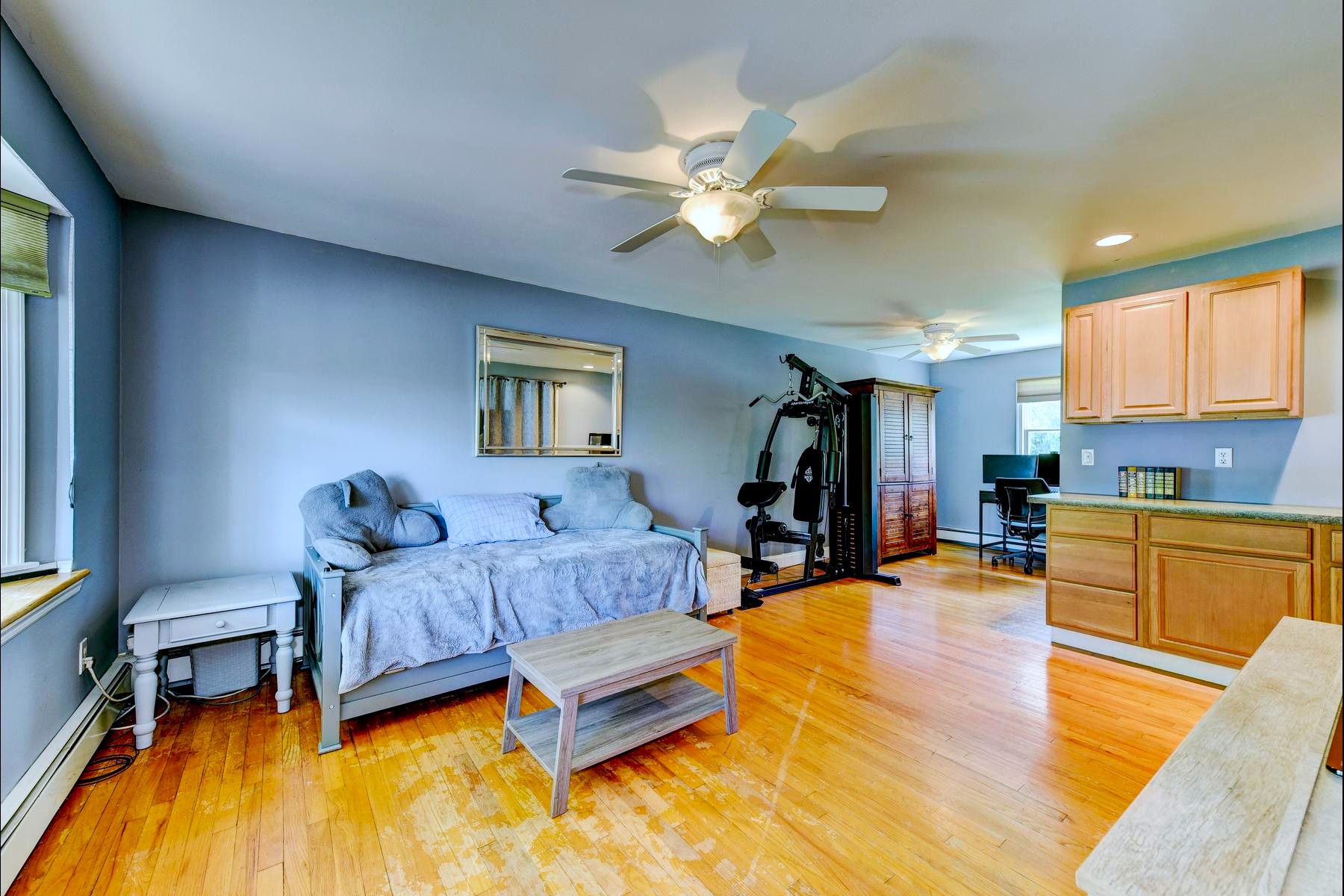  ?Glenwood? Neighborhood Colonial Offers Privacy and Flexibility - 物件實景