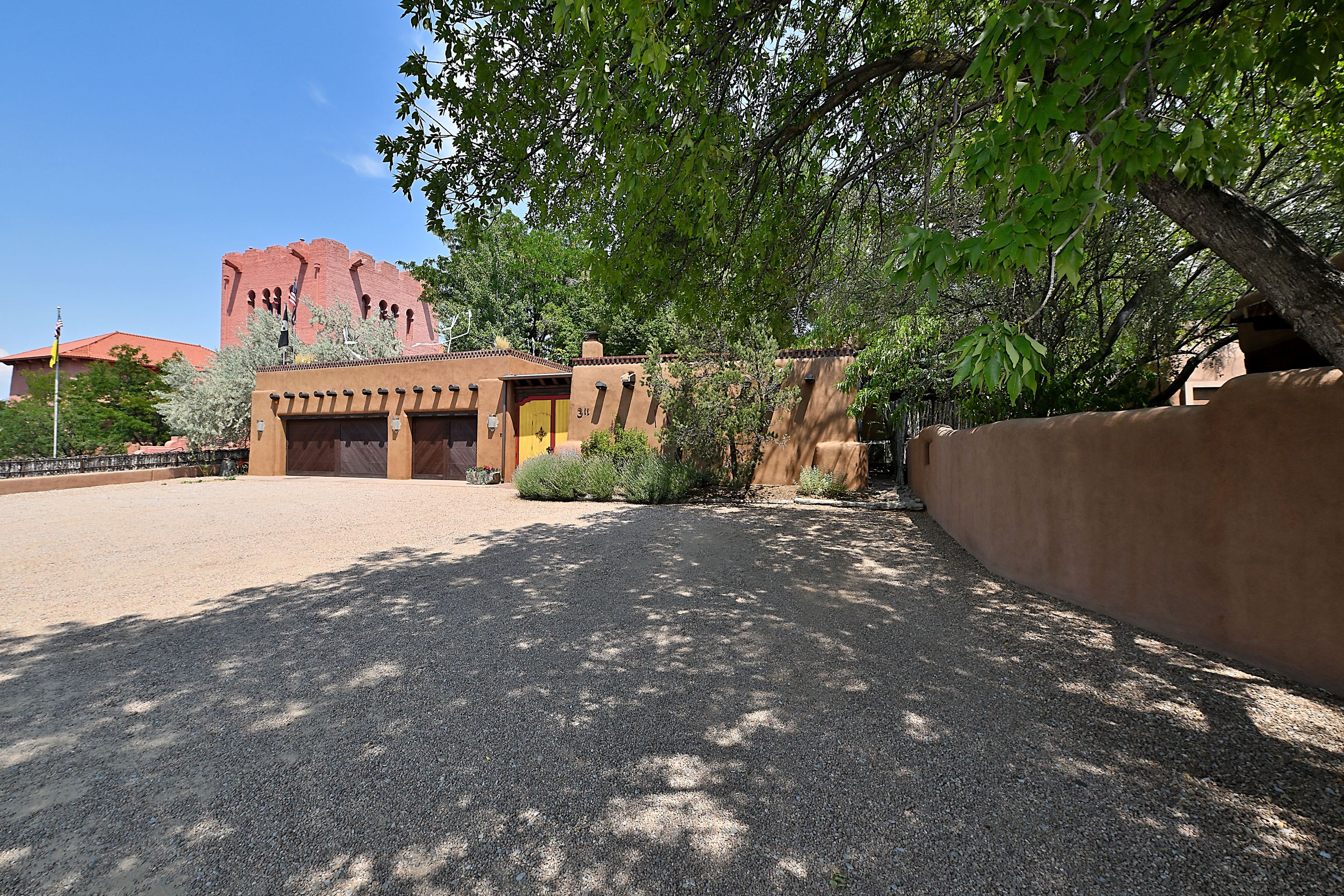  311 Bishops Lodge Road - 物件實景