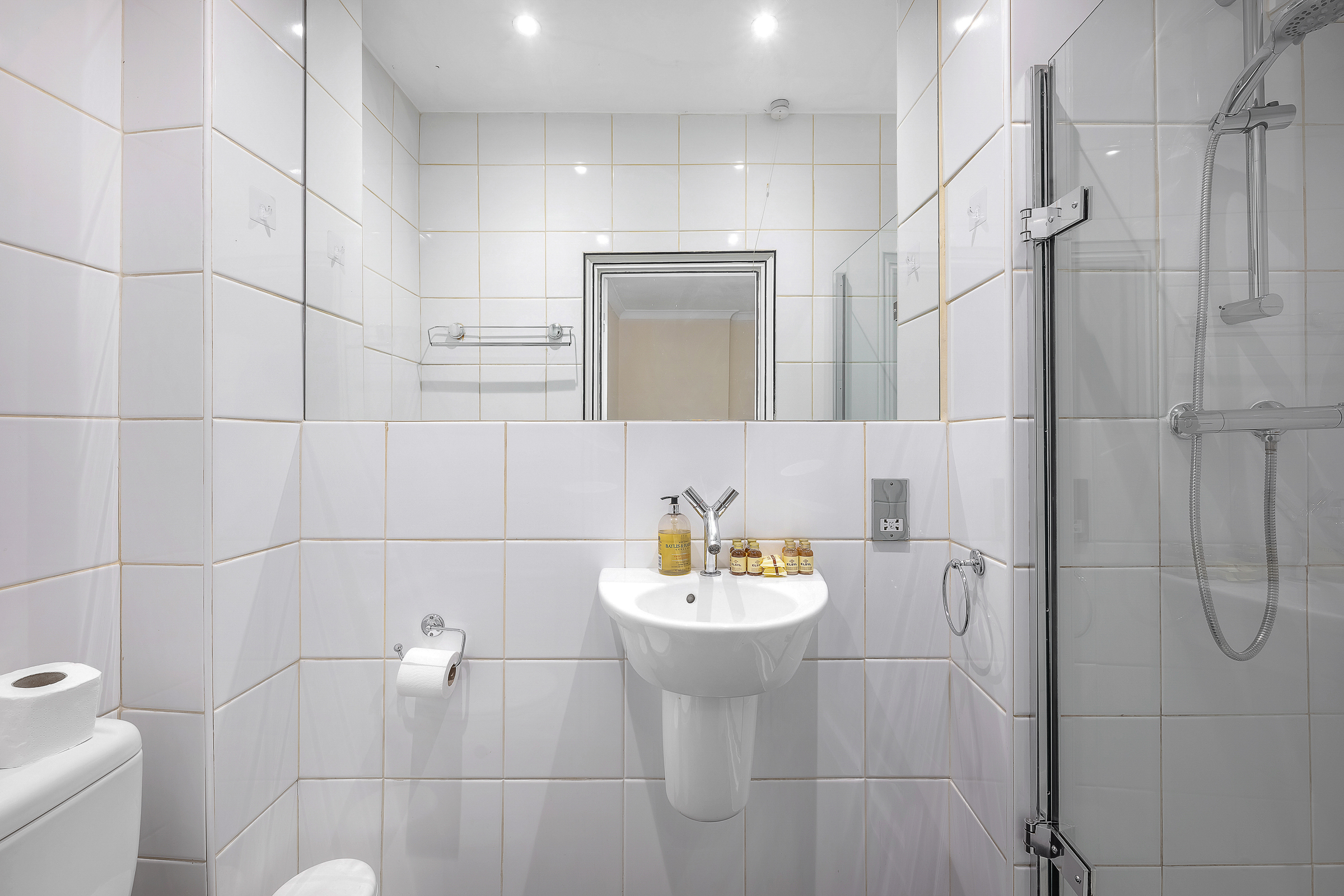  A Beautiful Duplex Apartment with a Private Terrace on Eaton Terrace - 物件實景