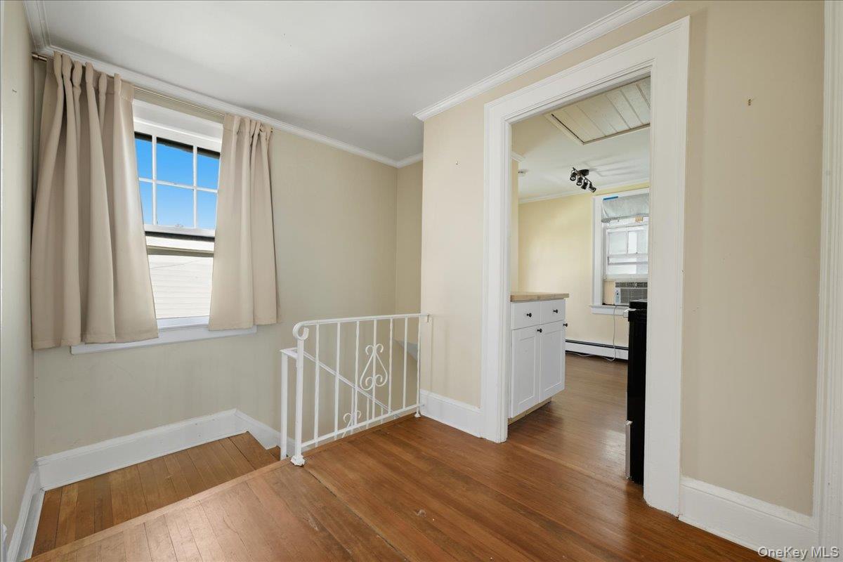 Mineola, New York, 11501, United States, 2 Bedrooms Bedrooms, ,2 BathroomsBathrooms,Residential,For Sale,1999763