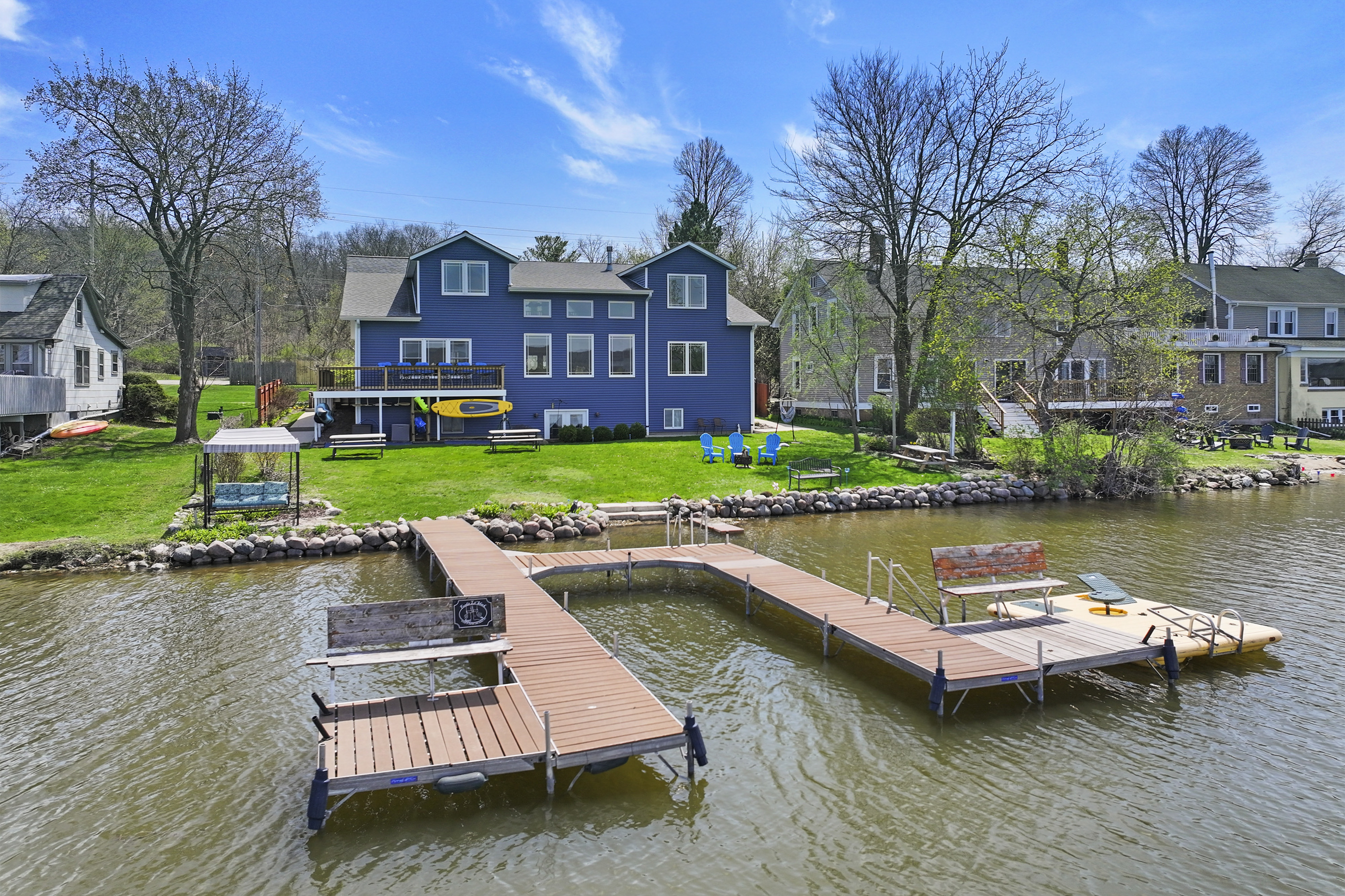  Gracious Lake Como Waterfront Retreat with Proven Rental Income - 物件實景