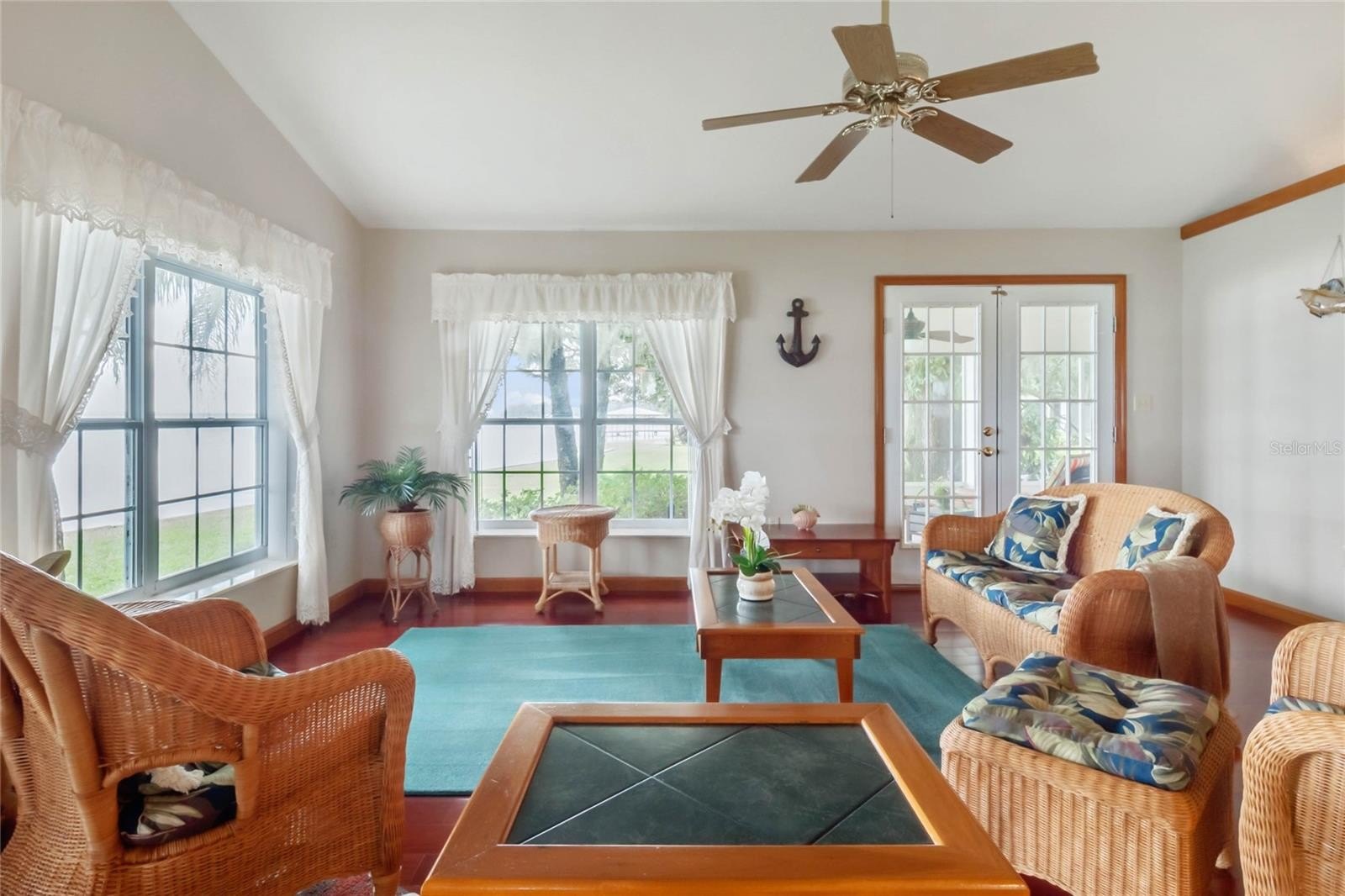 LAKE WALES, Florida, 33898, United States, 6 Bedrooms Bedrooms, ,5 BathroomsBathrooms,Residential,For Sale,1974565