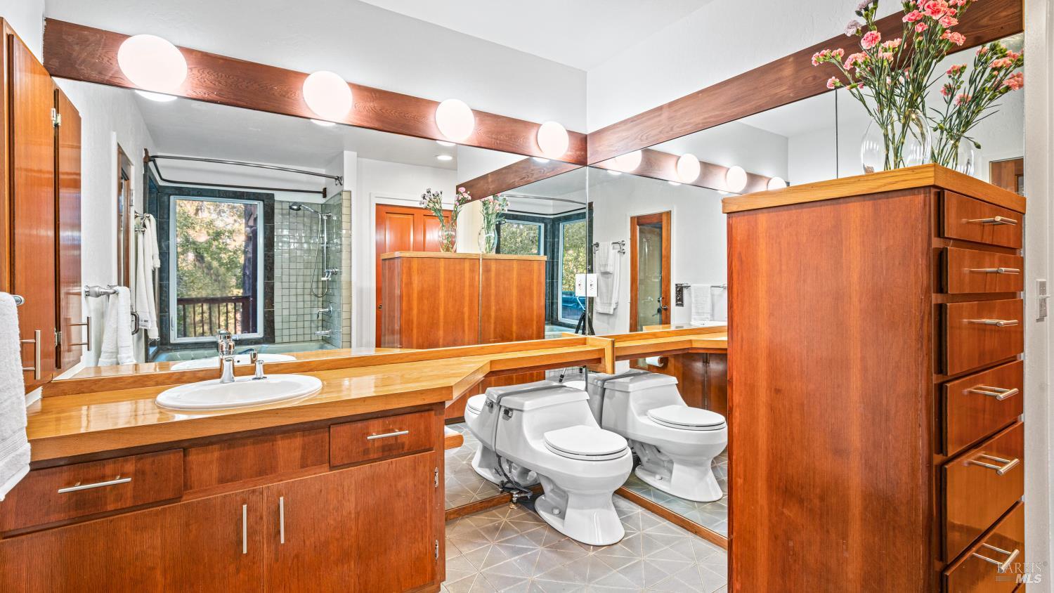 Woodacre, California, 94973, United States, 4 Bedrooms Bedrooms, ,5 BathroomsBathrooms,Residential,For Sale,1847127