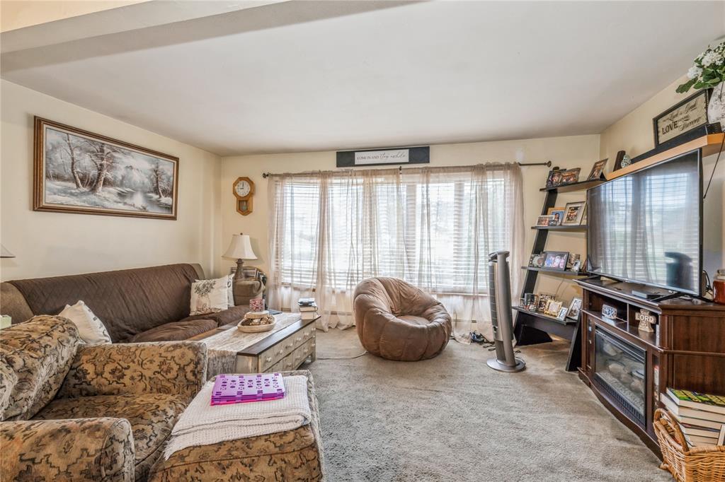 Elmont, New York, 11003, United States, 5 Bedrooms Bedrooms, ,2 BathroomsBathrooms,Residential,For Sale,1928943