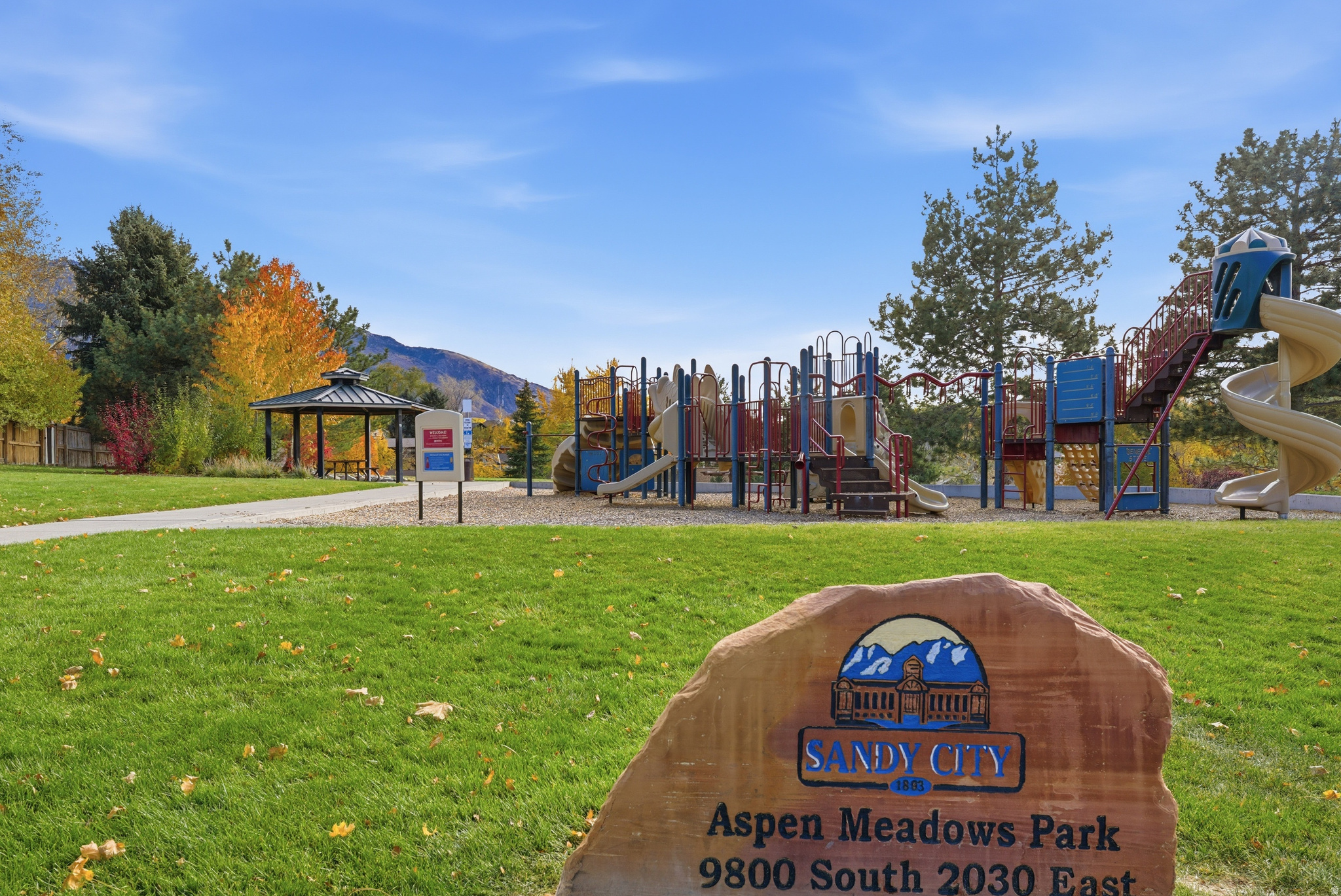 Sandy, Utah, 84092, United States, 4 Bedrooms Bedrooms, ,3 BathroomsBathrooms,Residential,For Sale,1992132