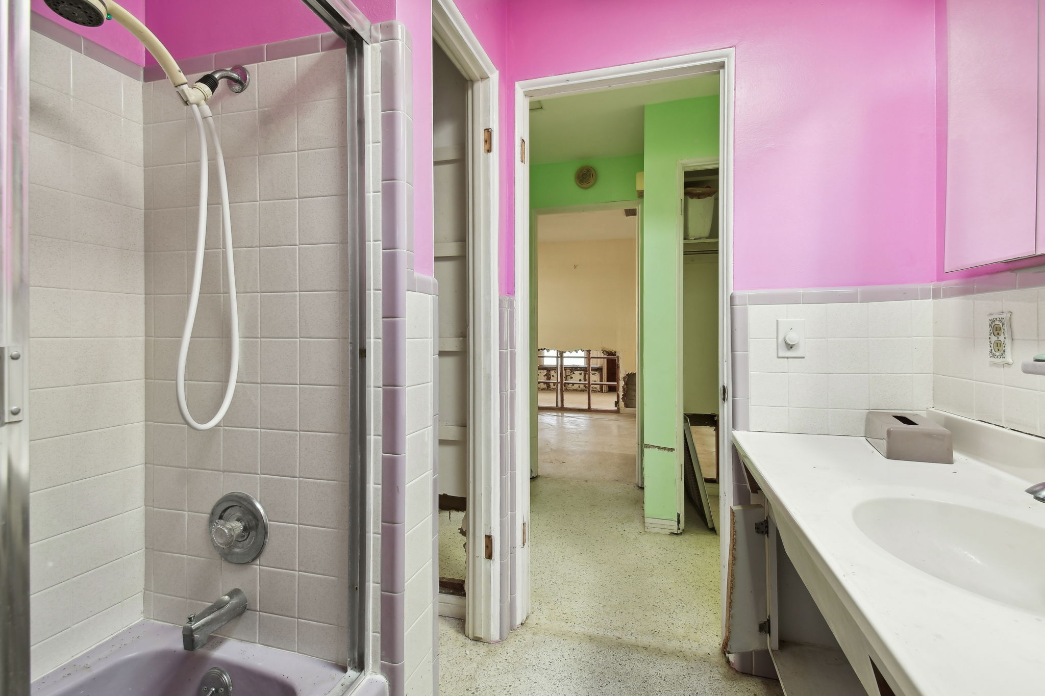 Madeira Beach, Florida, 33708, United States, 3 Bedrooms Bedrooms, ,2 BathroomsBathrooms,Residential,For Sale,1943278