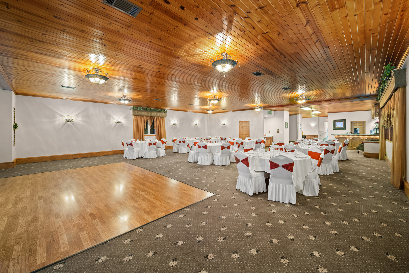 Sycamore, Illinois, 60178, United States, 4 Bedrooms Bedrooms, ,5 BathroomsBathrooms,Residential,For Sale,2001773