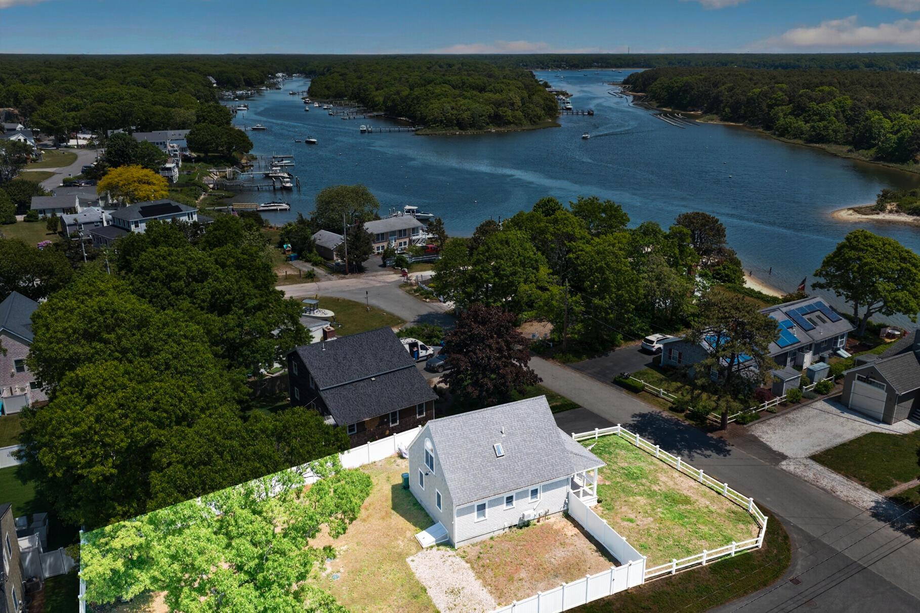  245 Edgewater Drive E - 物件實景