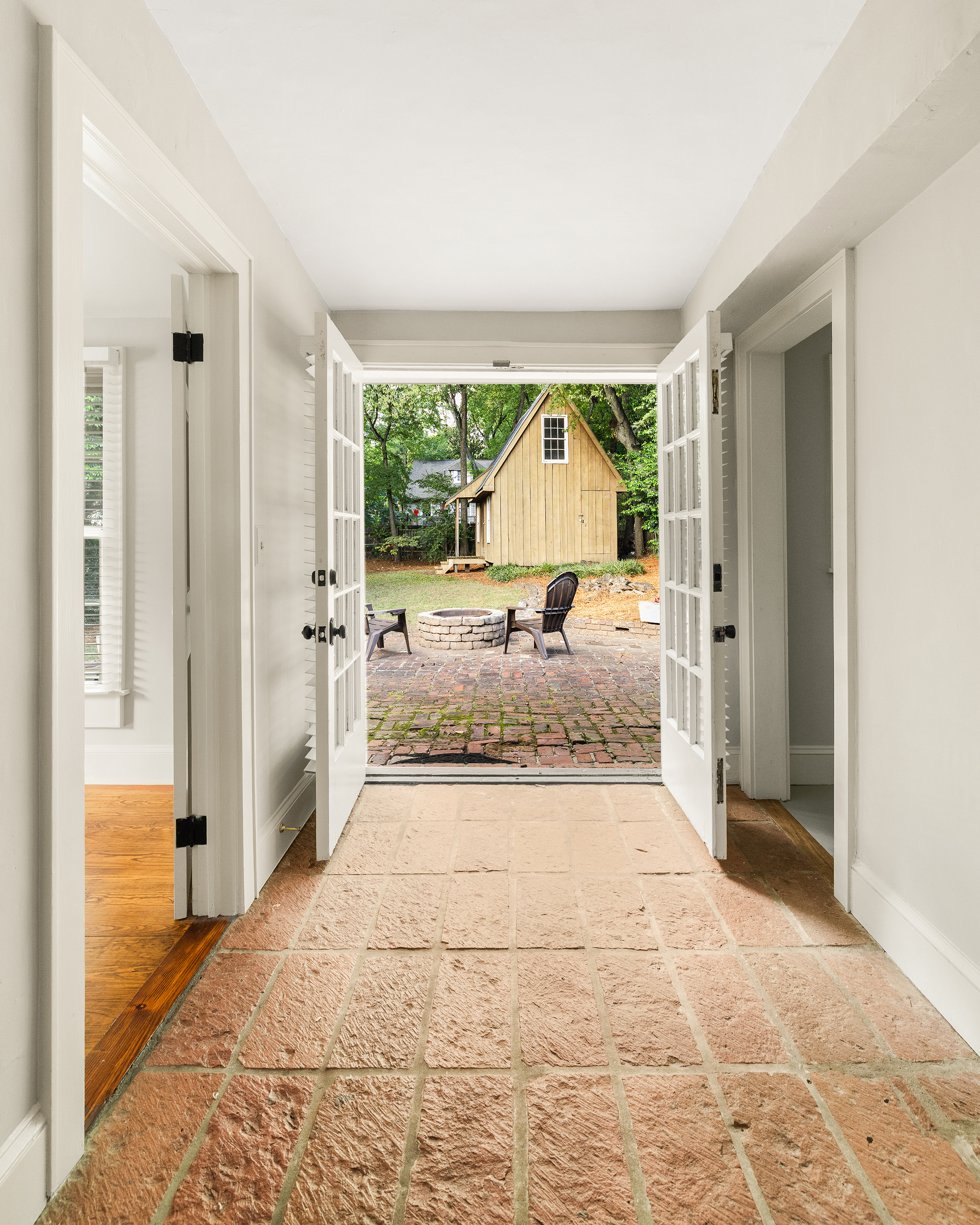  Charming Bungalow in the Heart of Sought-after Brookwood - 物件實景
