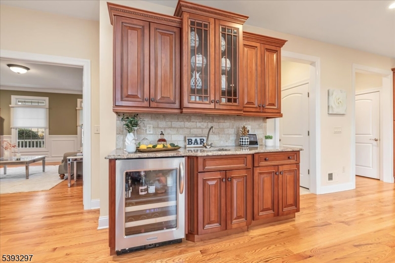 Edison Twp., New Jersey, 08820, United States, 5 Bedrooms Bedrooms, ,4 BathroomsBathrooms,Residential,For Sale,1989591