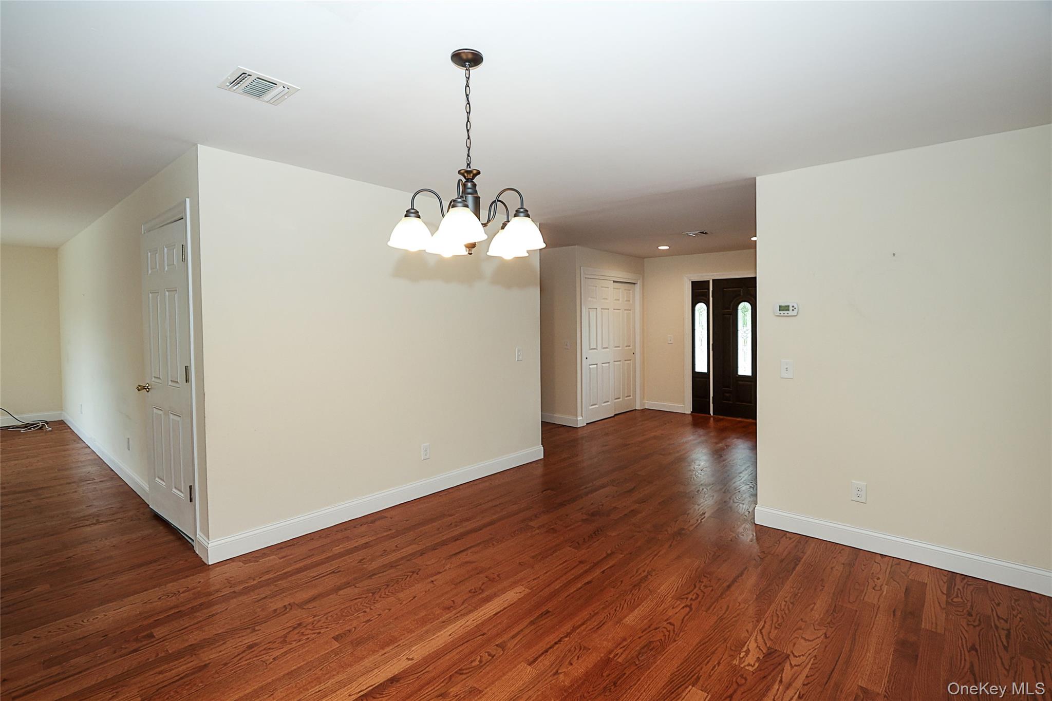  370 Rider Avenue, Patchogue, NY, 11772 - 物件實景