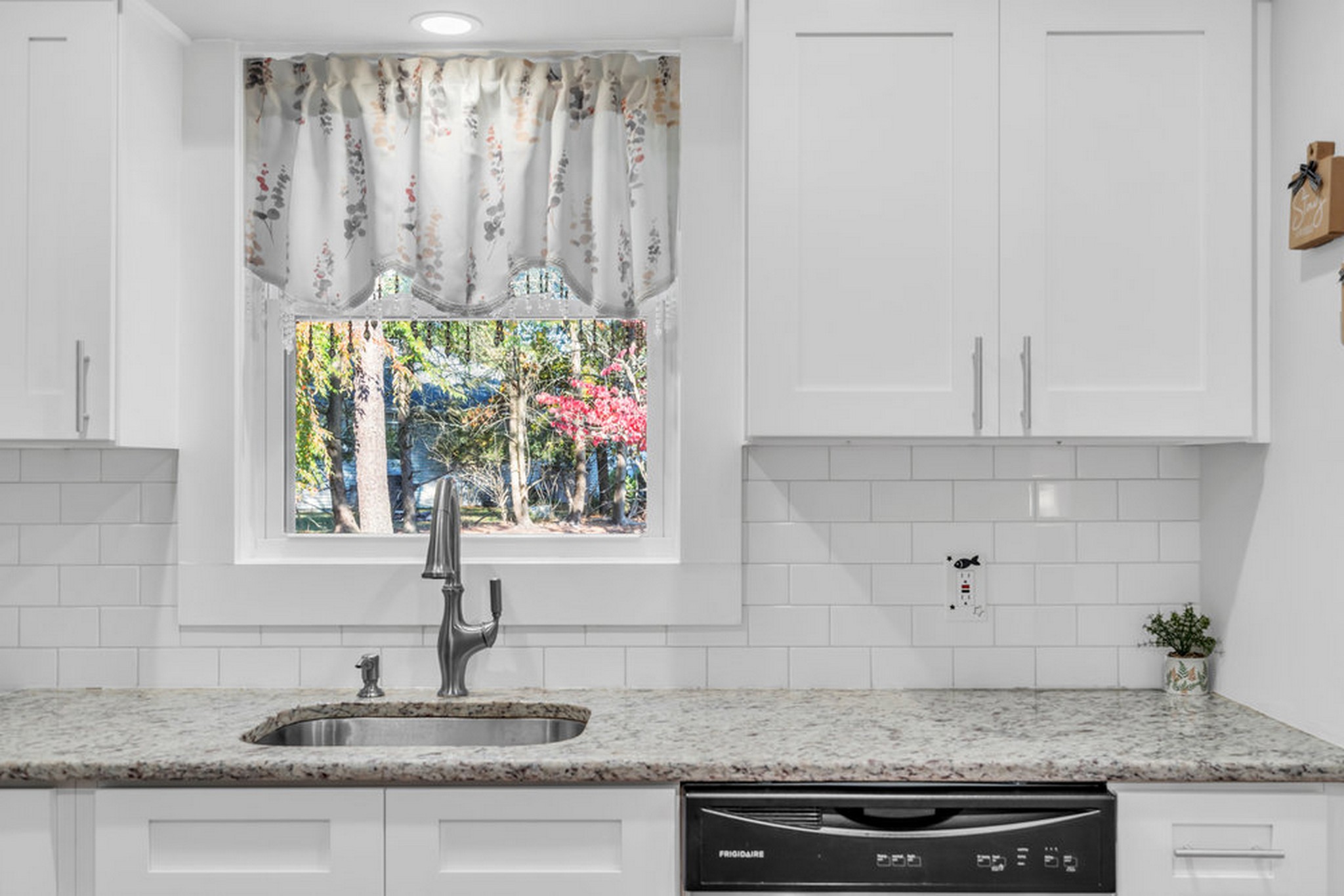  Meticulously Upgraded Sherbourne Model in Crestwood 5 - 物件實景