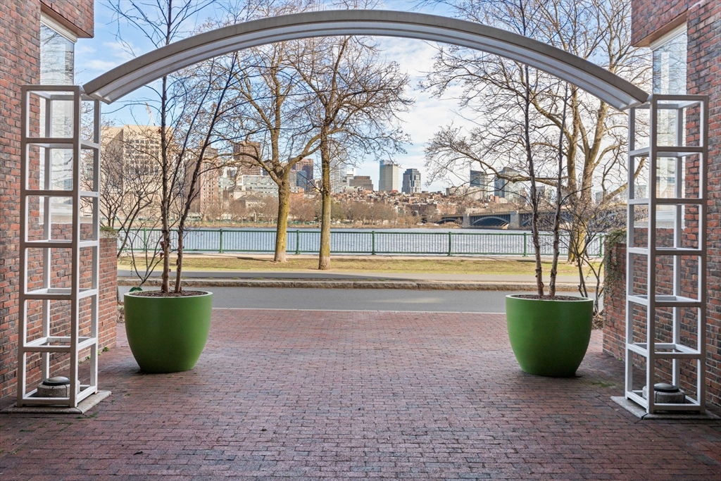 Cambridge, Massachusetts, 02142, United States, 2 Bedrooms Bedrooms, ,3 BathroomsBathrooms,Residential,For Sale,1784887