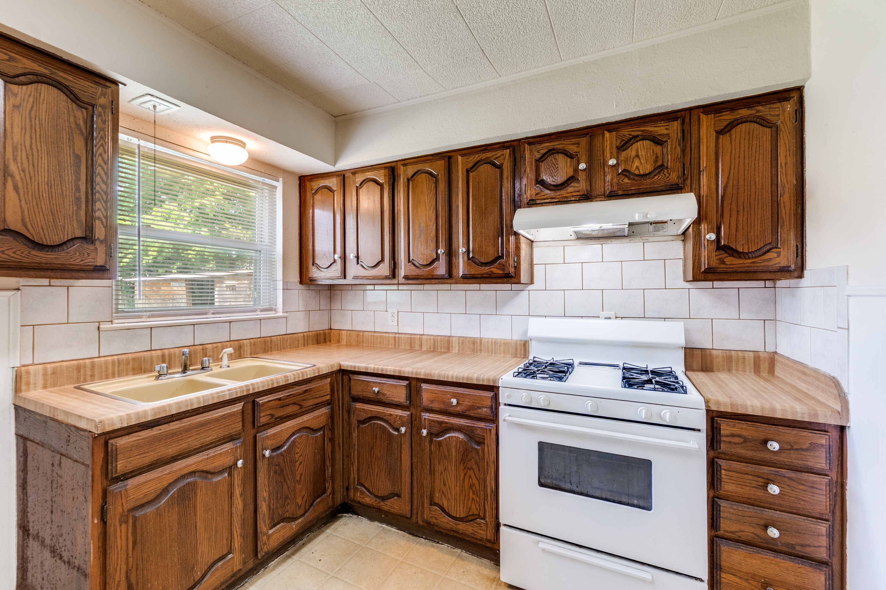  Amazing Starter Home or Investor Opportunity - 物件實景