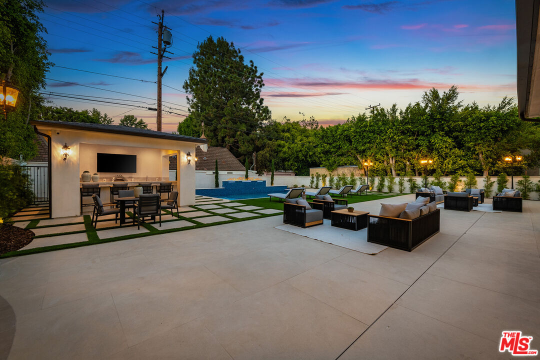 Beverly Hills, California, 90210, United States, 6 Bedrooms Bedrooms, ,12 BathroomsBathrooms,Residential,For Sale,1865227