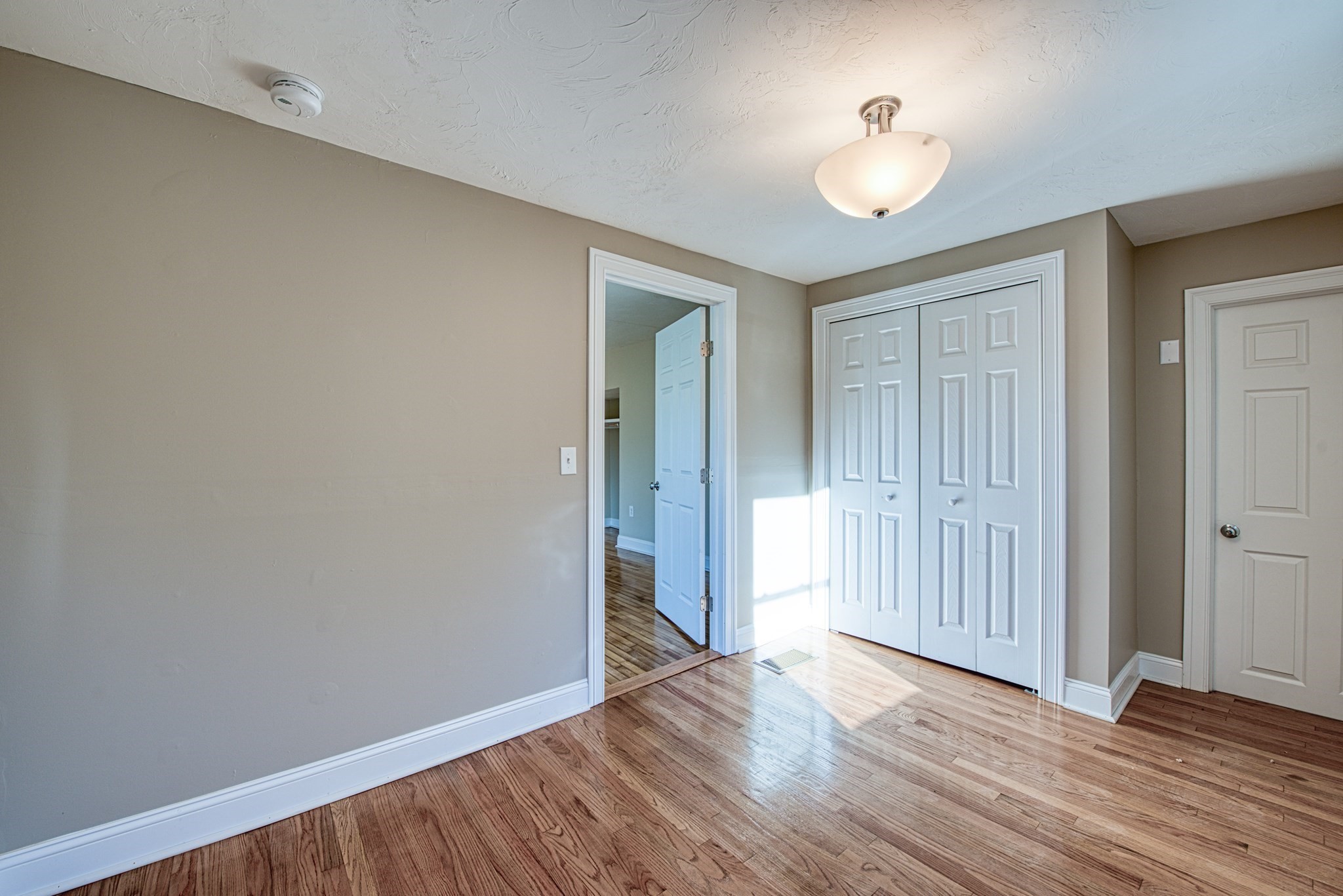 Taunton, Massachusetts, 02780, United States, 3 Bedrooms Bedrooms, ,2 BathroomsBathrooms,Residential,For Sale,2005386