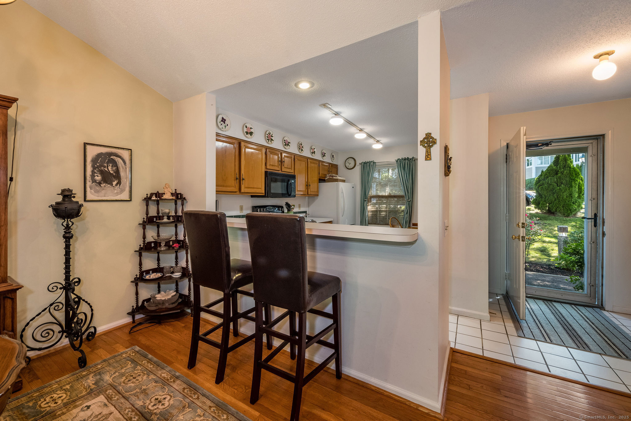 Madison, Connecticut, 06443, United States, 2 Bedrooms Bedrooms, ,3 BathroomsBathrooms,Residential,For Sale,1926954