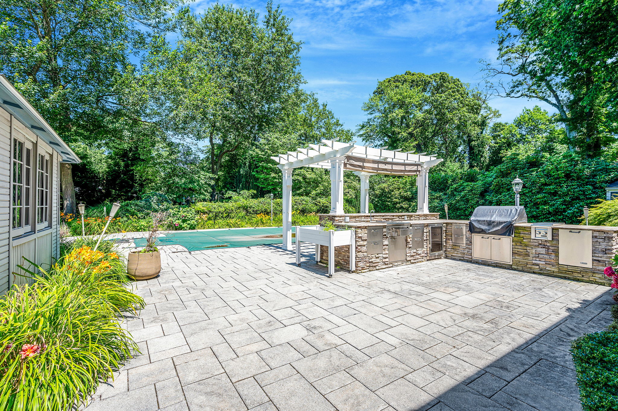 Mount Sinai, New York, 11766, United States, 4 Bedrooms Bedrooms, ,3 BathroomsBathrooms,Residential,For Sale,1924395