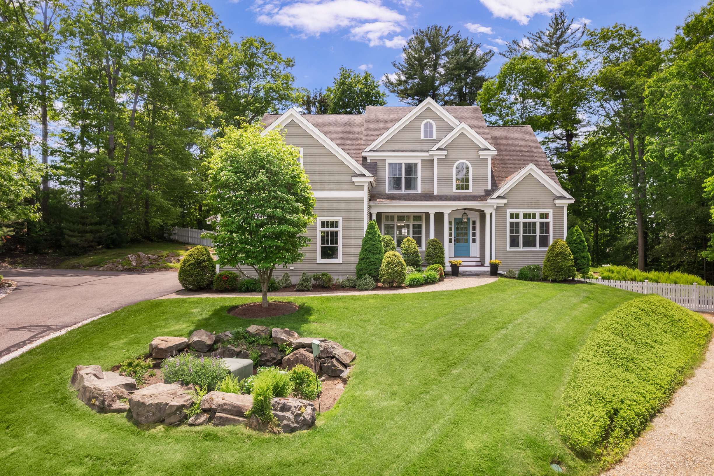  Shingle Style Colonial With Deep Water Dock Access - 物件實景