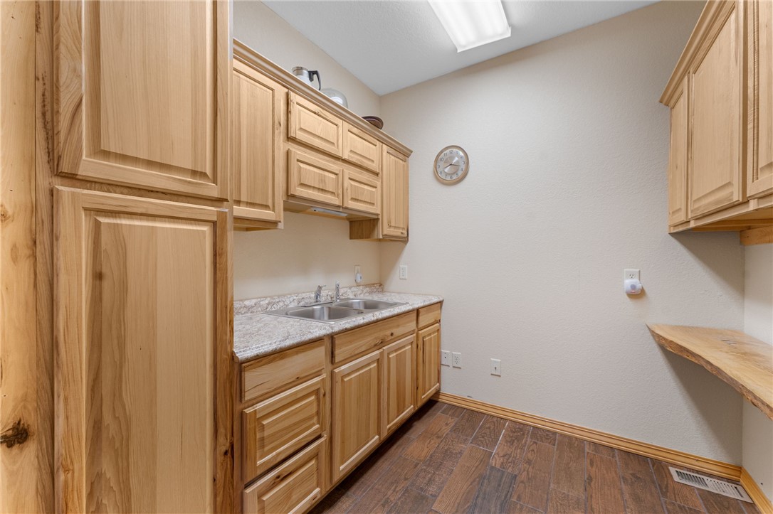 Bella Vista, Arkansas, 72715, United States, 3 Bedrooms Bedrooms, ,4 BathroomsBathrooms,Residential,For Sale,1942252