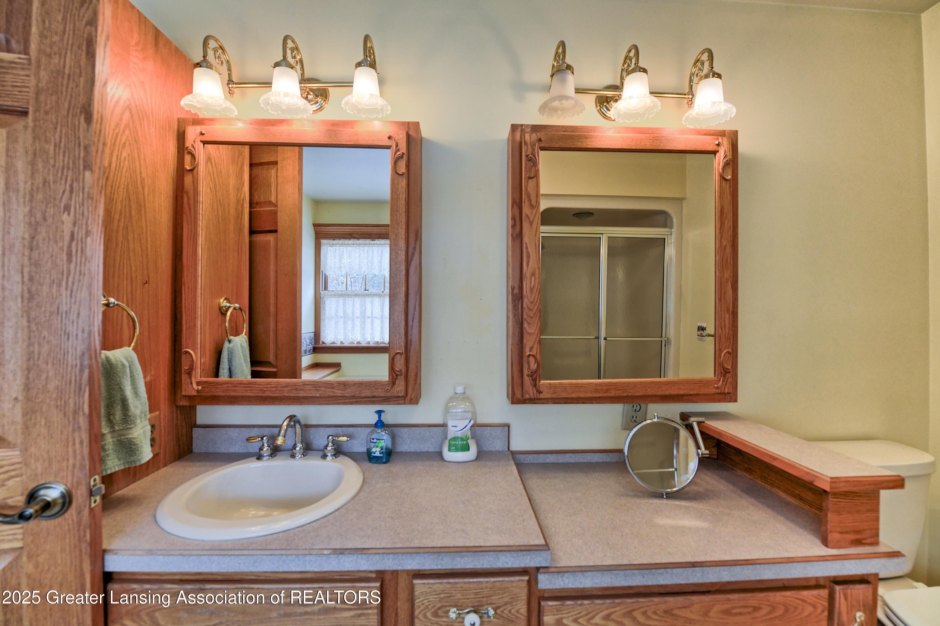Portland, Michigan, 48875, United States, 5 Bedrooms Bedrooms, ,4 BathroomsBathrooms,Residential,For Sale,2031480