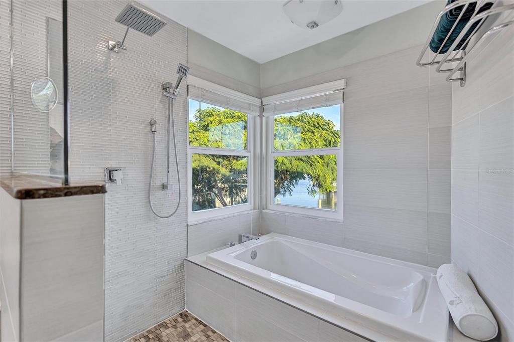 St Petersburg, Florida, 33705, United States, 4 Bedrooms Bedrooms, ,3 BathroomsBathrooms,Residential,For Sale,1991648