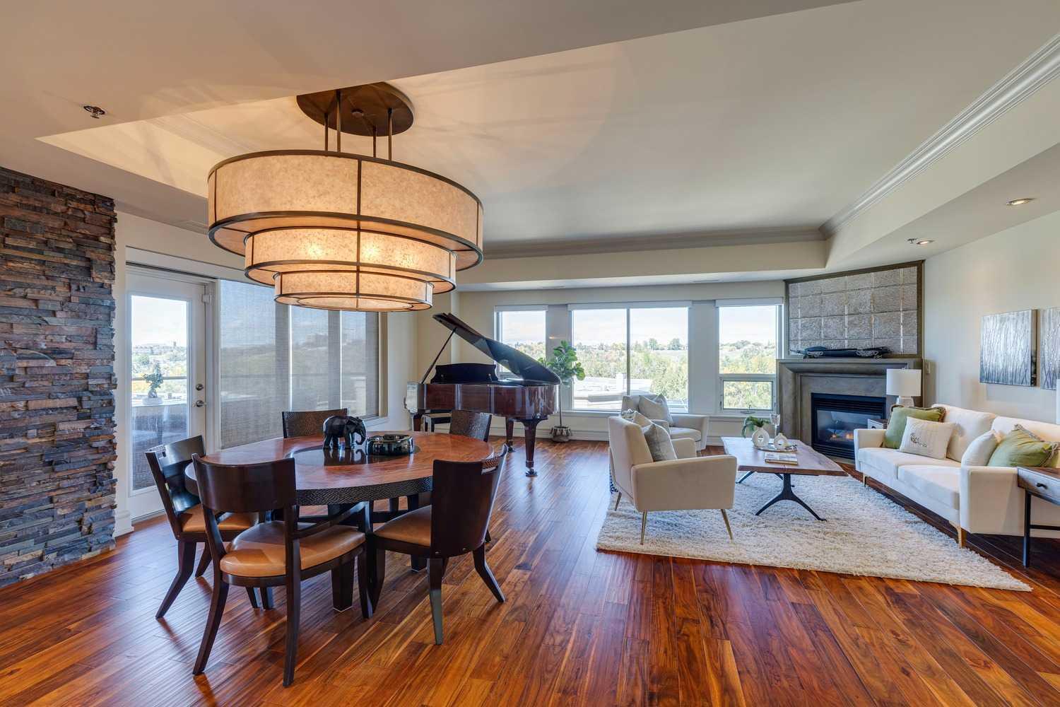 CALGARY, Alberta, T2P 5N4, CA, 2 Bedrooms Bedrooms, ,3 BathroomsBathrooms,Residential,For Sale,1837238