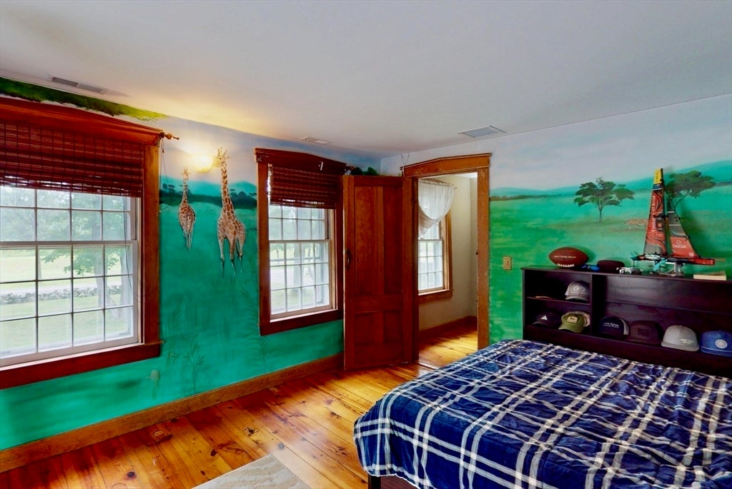 Hadley, Massachusetts, 01035, United States, 5 Bedrooms Bedrooms, ,3 BathroomsBathrooms,Residential,For Sale,1885251