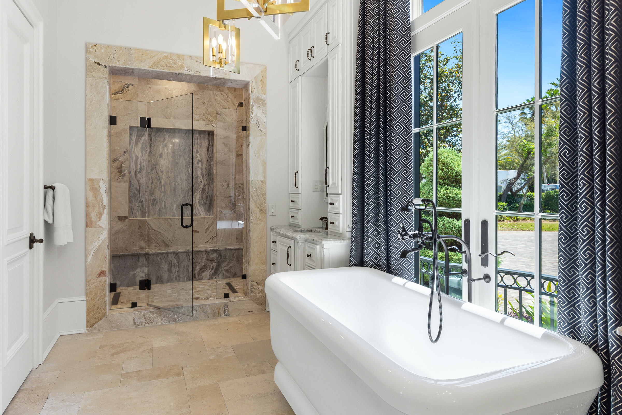  Private Bayfront Estate With Deepwater Dock And Resort-Style Outdoor Living - 物件實景