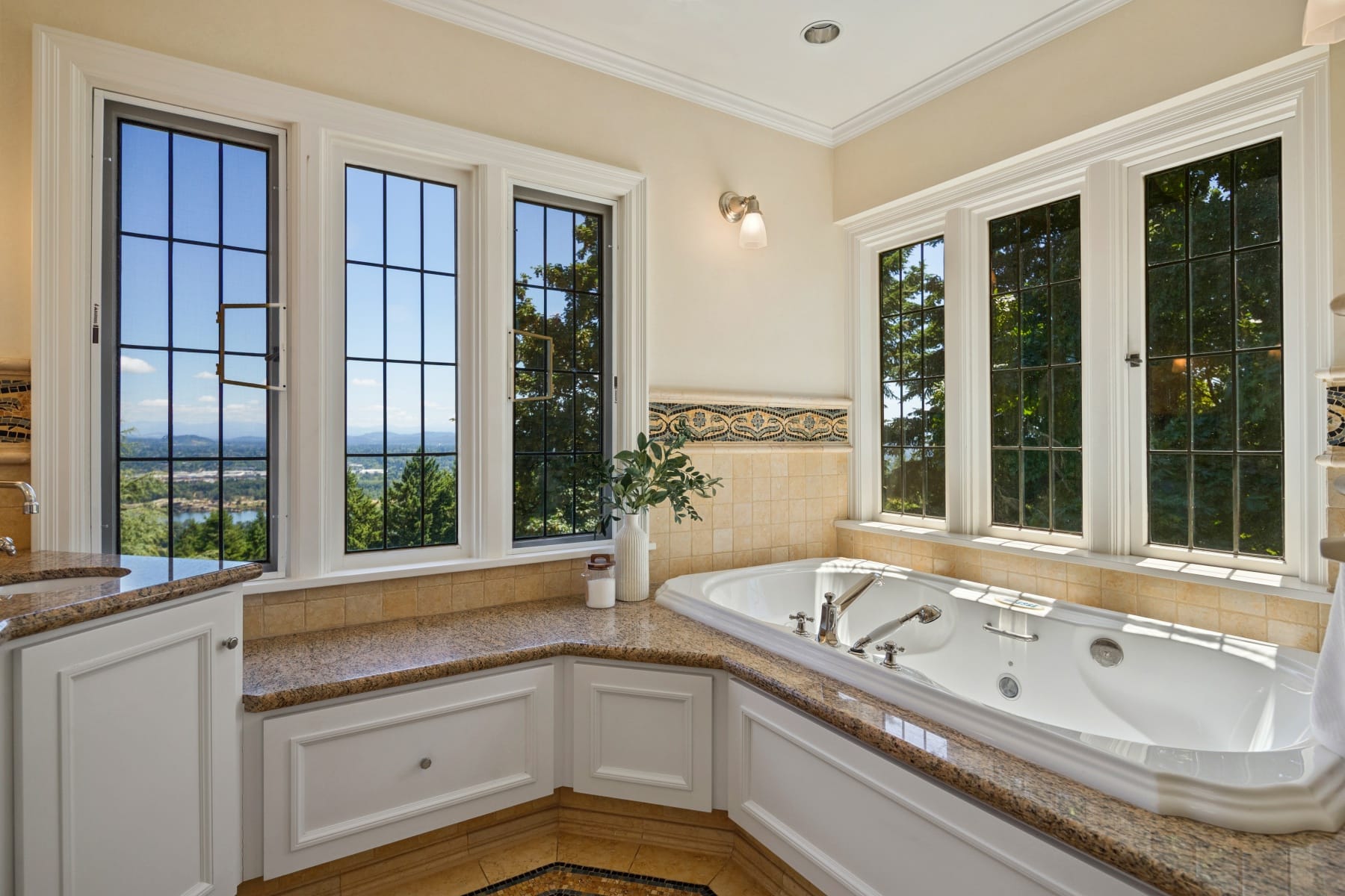  5570 SW MENEFEE DR Portland, OR 97239 - 物件實景