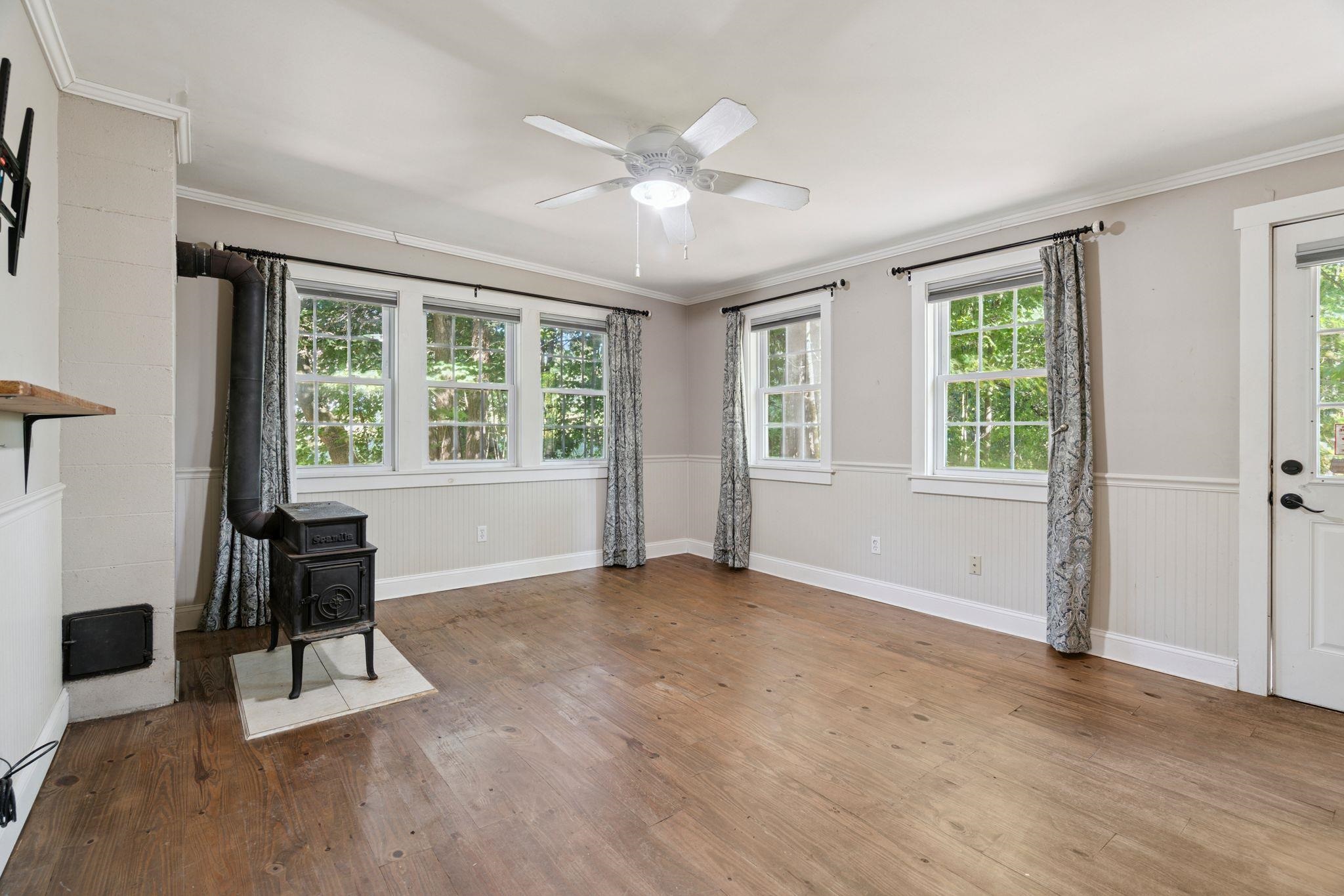 New London, New Hampshire, 03257, United States, 4 Bedrooms Bedrooms, ,2 BathroomsBathrooms,Residential,For Sale,1950111