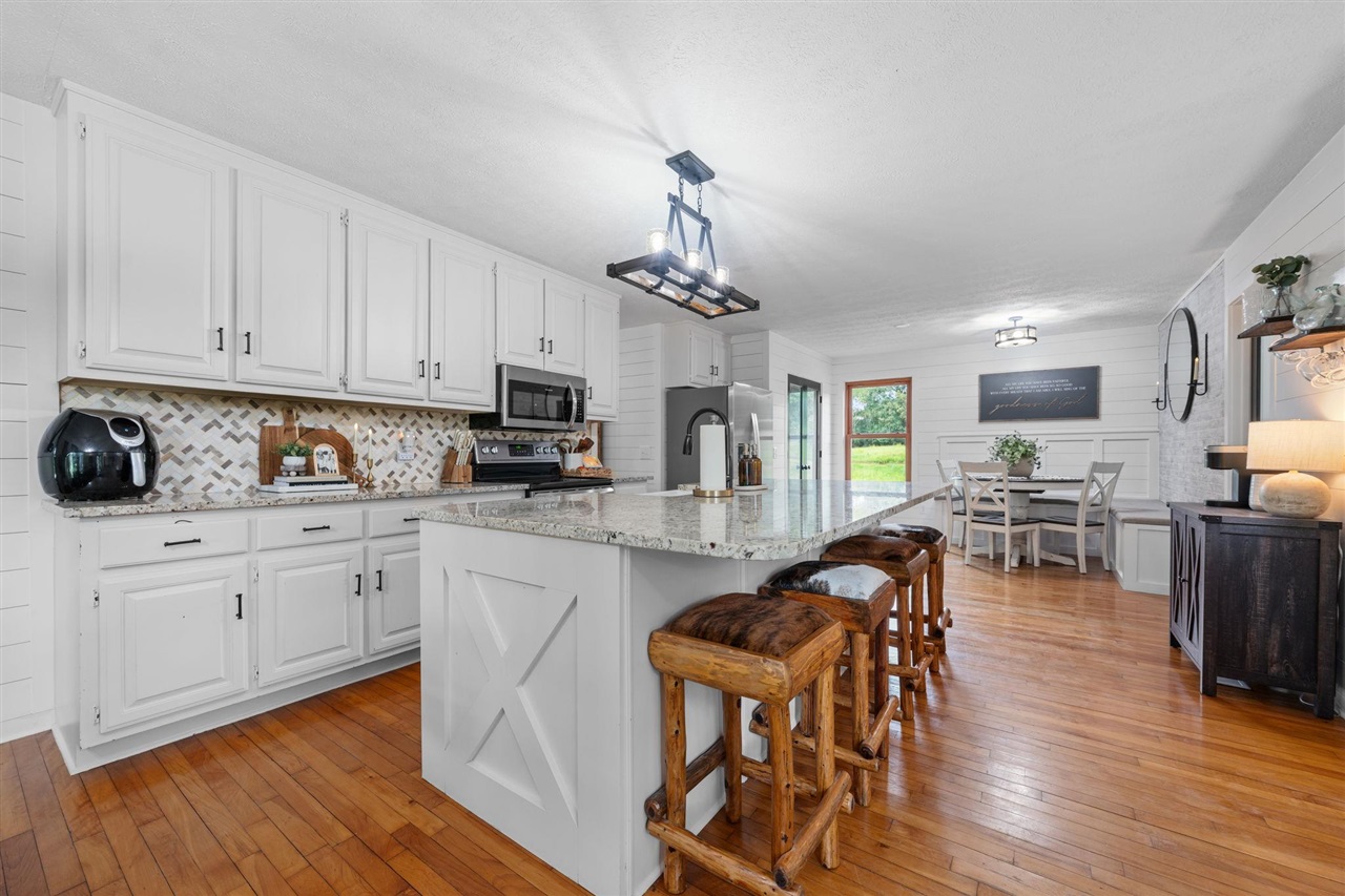 Franklin, Kentucky, 42134, United States, 5 Bedrooms Bedrooms, ,3 BathroomsBathrooms,Residential,For Sale,1903592