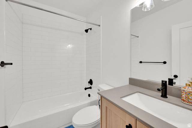 South Jordan, Utah, 84009, United States, 5 Bedrooms Bedrooms, ,4 BathroomsBathrooms,Residential,For Sale,2010357