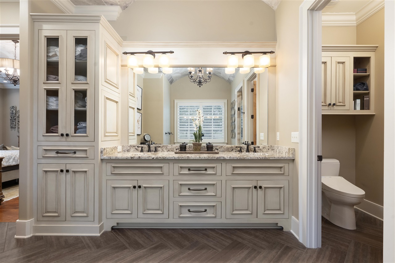 Bowling Green, Kentucky, 42103, United States, 5 Bedrooms Bedrooms, ,5 BathroomsBathrooms,Residential,For Sale,1986458