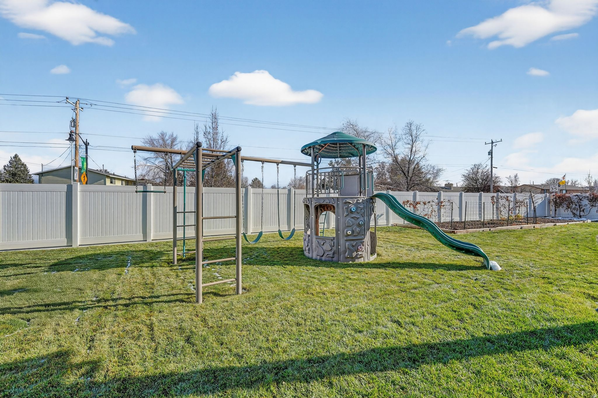 Syracuse, Utah, 84075, United States, 5 Bedrooms Bedrooms, ,3 BathroomsBathrooms,Residential,For Sale,2003414