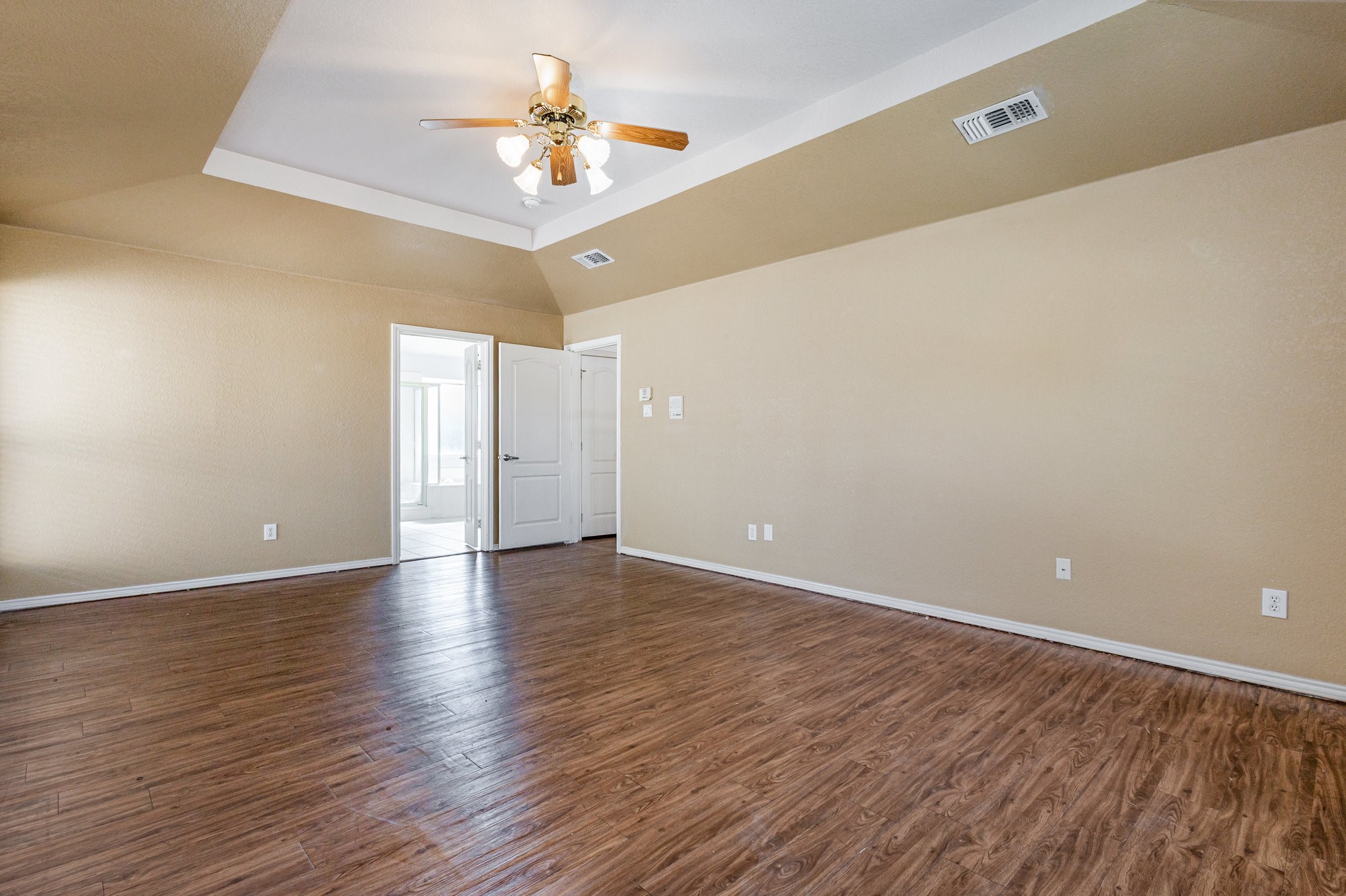 Carrollton, Texas, 75007, United States, 5 Bedrooms Bedrooms, ,3 BathroomsBathrooms,Residential,For Sale,1965546