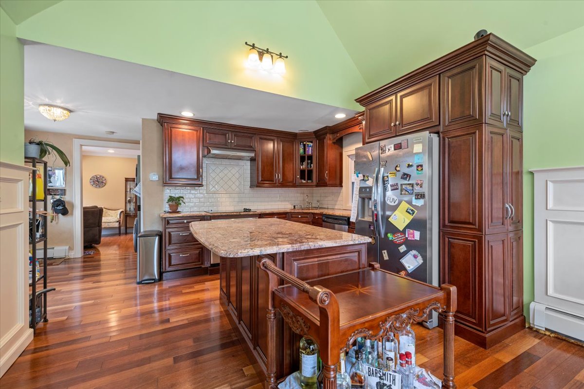 Amityville, New York, 11701, United States, 3 Bedrooms Bedrooms, ,3 BathroomsBathrooms,Residential,For Sale,1944957