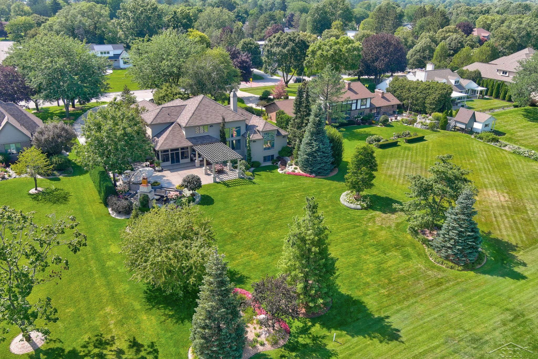 210 Golfview, Saginaw, Michigan, 48638, United States, 4 Bedrooms Bedrooms, ,6 BathroomsBathrooms,Residential,For Sale,210 Golfview,1320030