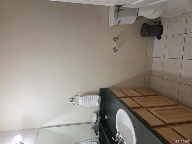 Howell Twp, Michigan, 48843, United States, 4 Bedrooms Bedrooms, ,4 BathroomsBathrooms,Residential,For Sale,2048626