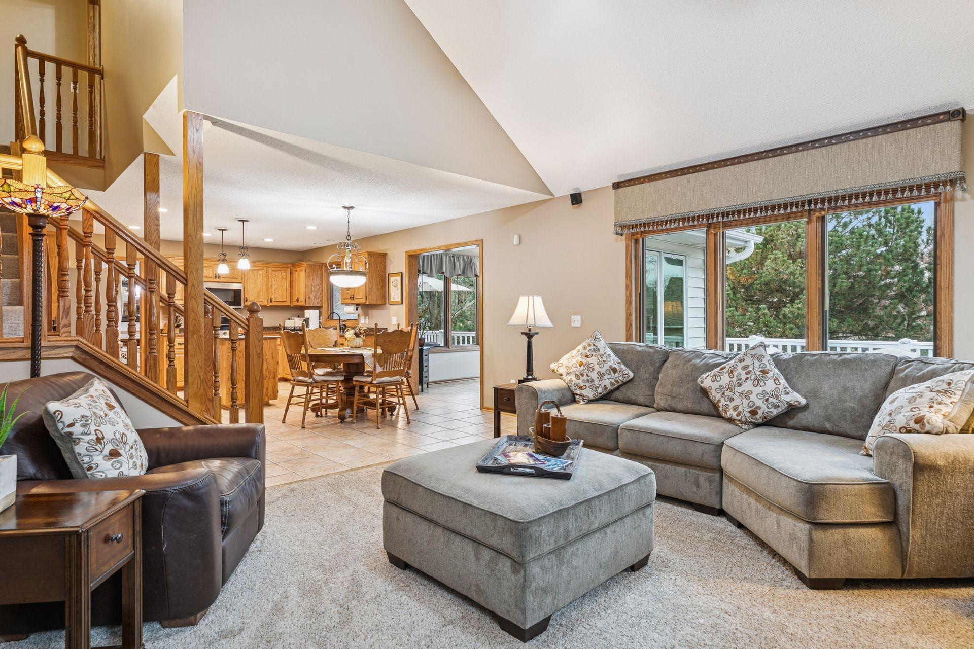 Woodbury, Minnesota, 55129, United States, 5 Bedrooms Bedrooms, ,3 BathroomsBathrooms,Residential,For Sale,1998443