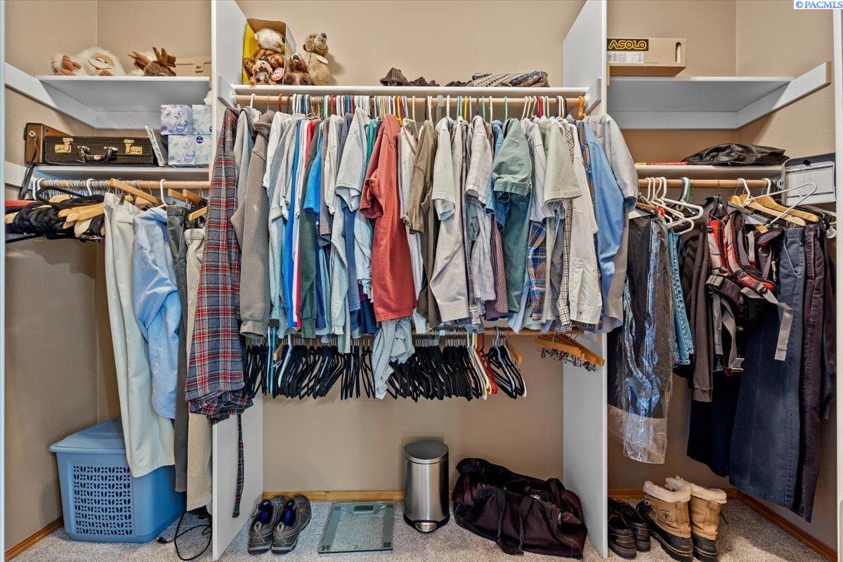 Richland, Washington, 99352, United States, 4 Bedrooms Bedrooms, ,2 BathroomsBathrooms,Residential,For Sale,1992938