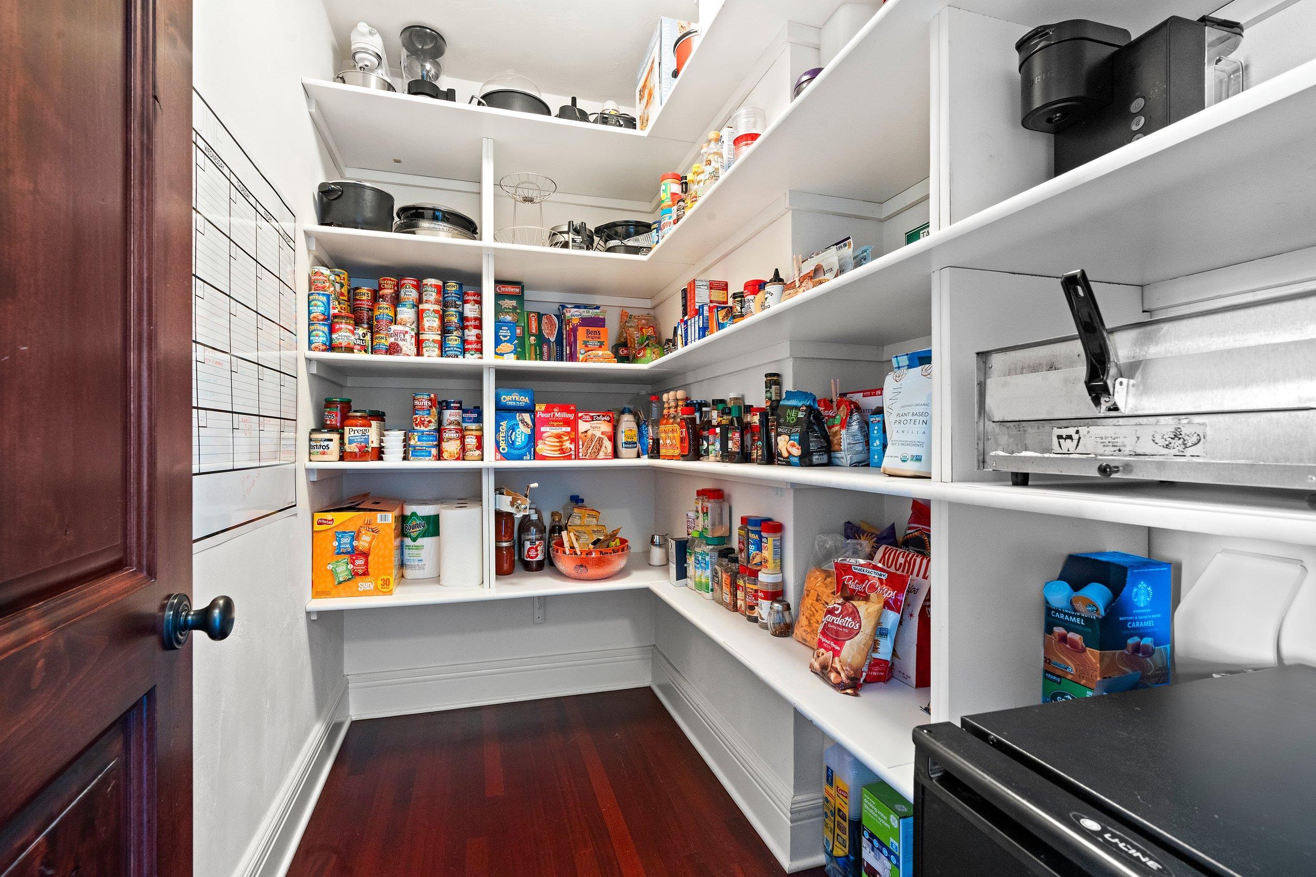 MENASHA, Wisconsin, 54952, United States, 6 Bedrooms Bedrooms, ,5 BathroomsBathrooms,Residential,For Sale,1994548