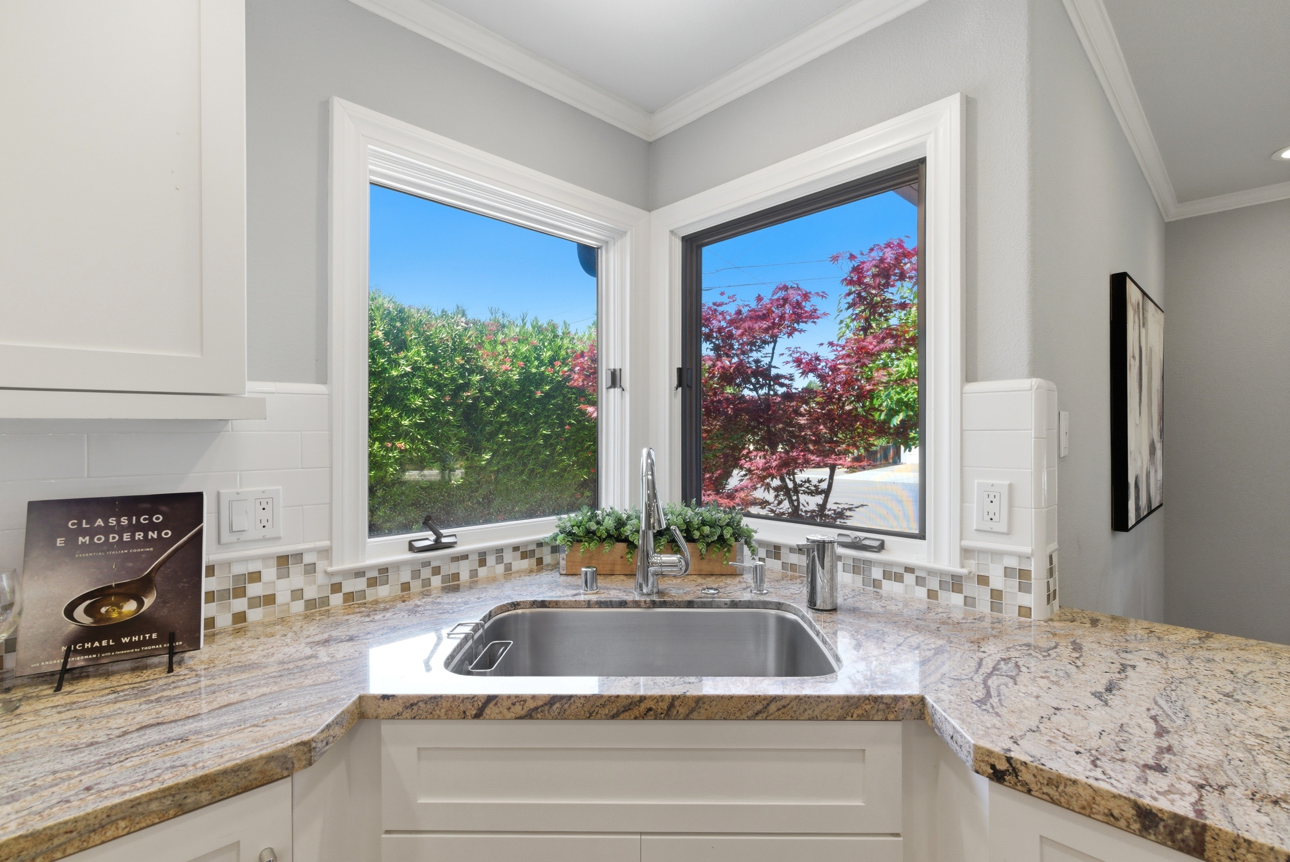  Elegant Single-Story Living on a Premier Corner Lot in Monte Sereno - 物件實景