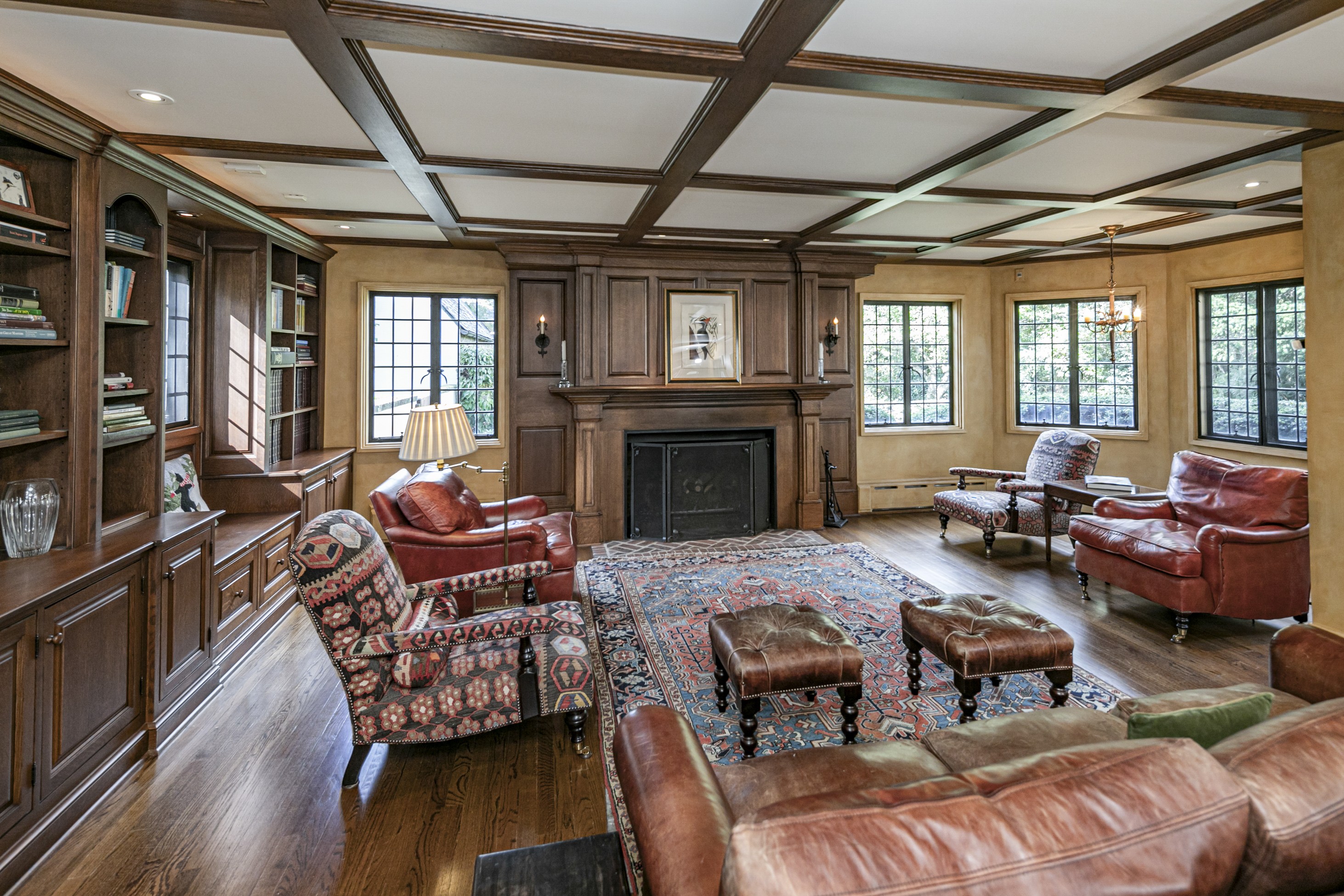 Modernized Tudor on a Magnificent Oversized Lot - 物件實景