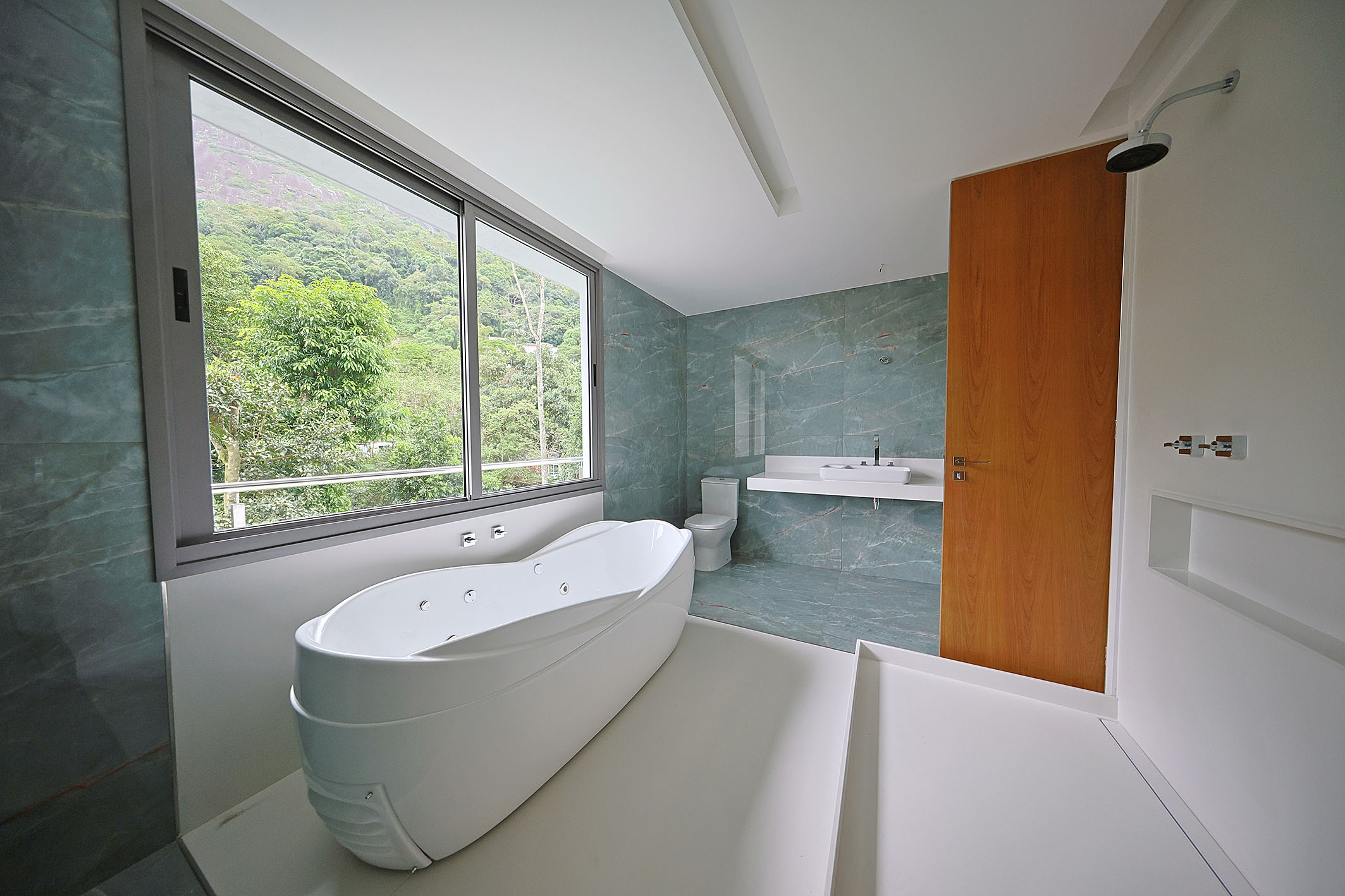  Triplex house with four suites and views of Pedra da Gávea in São Conrado - 物件實景